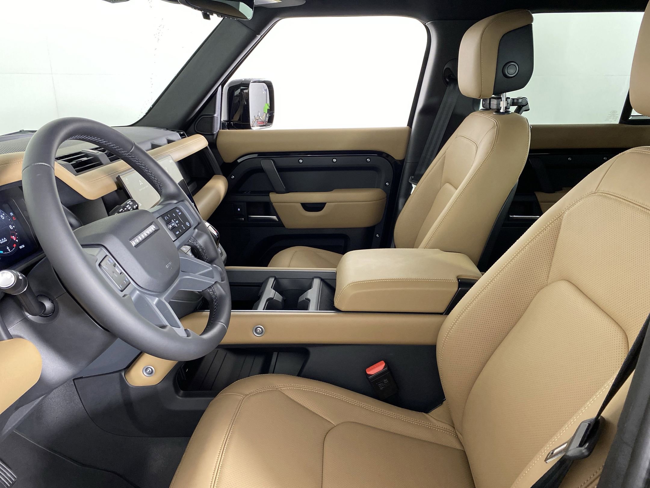 2026 Land Rover Defender 110 X-Dynamic SE photo 3