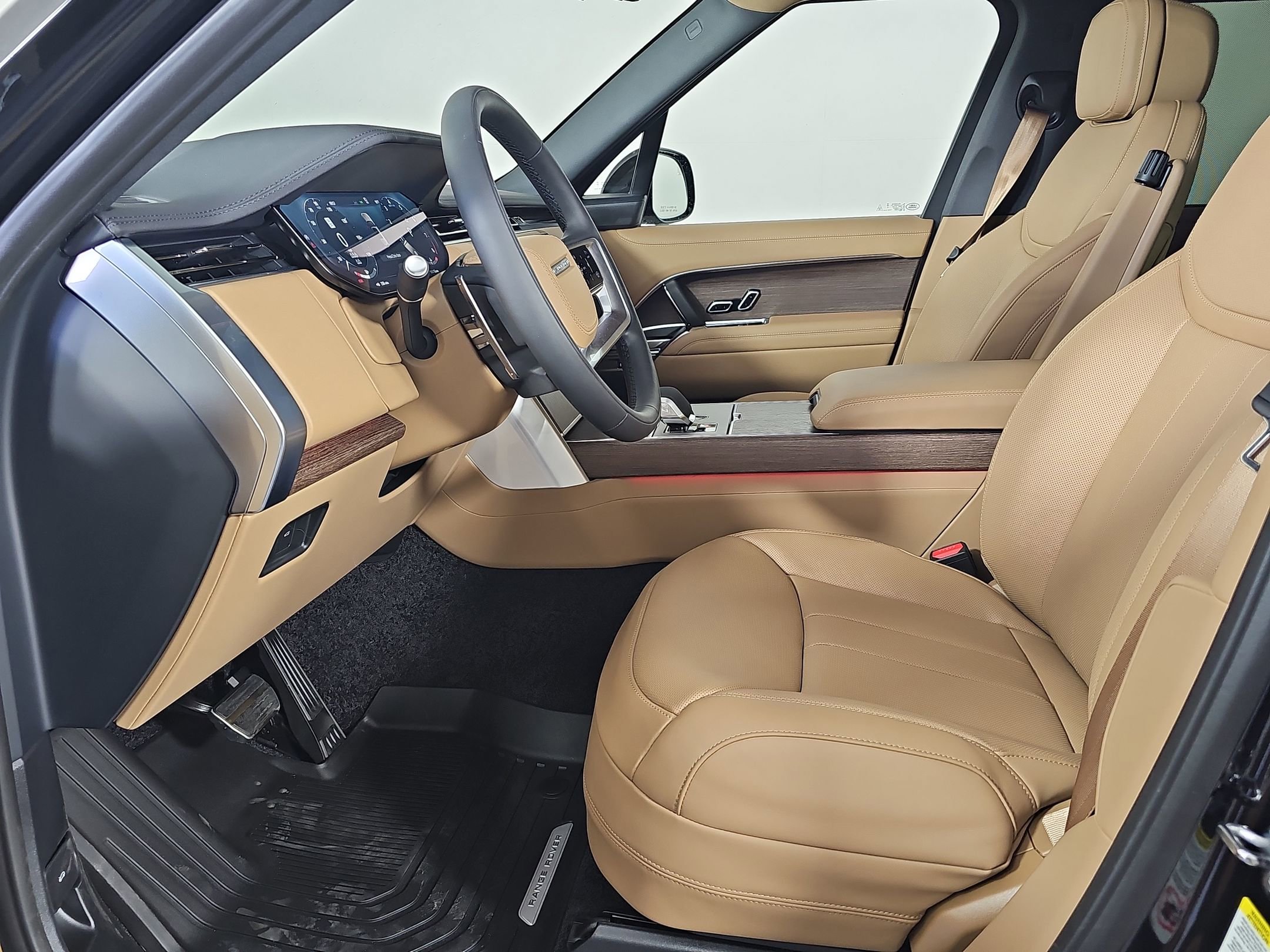 2025 Land Rover Range Rover SE photo 4