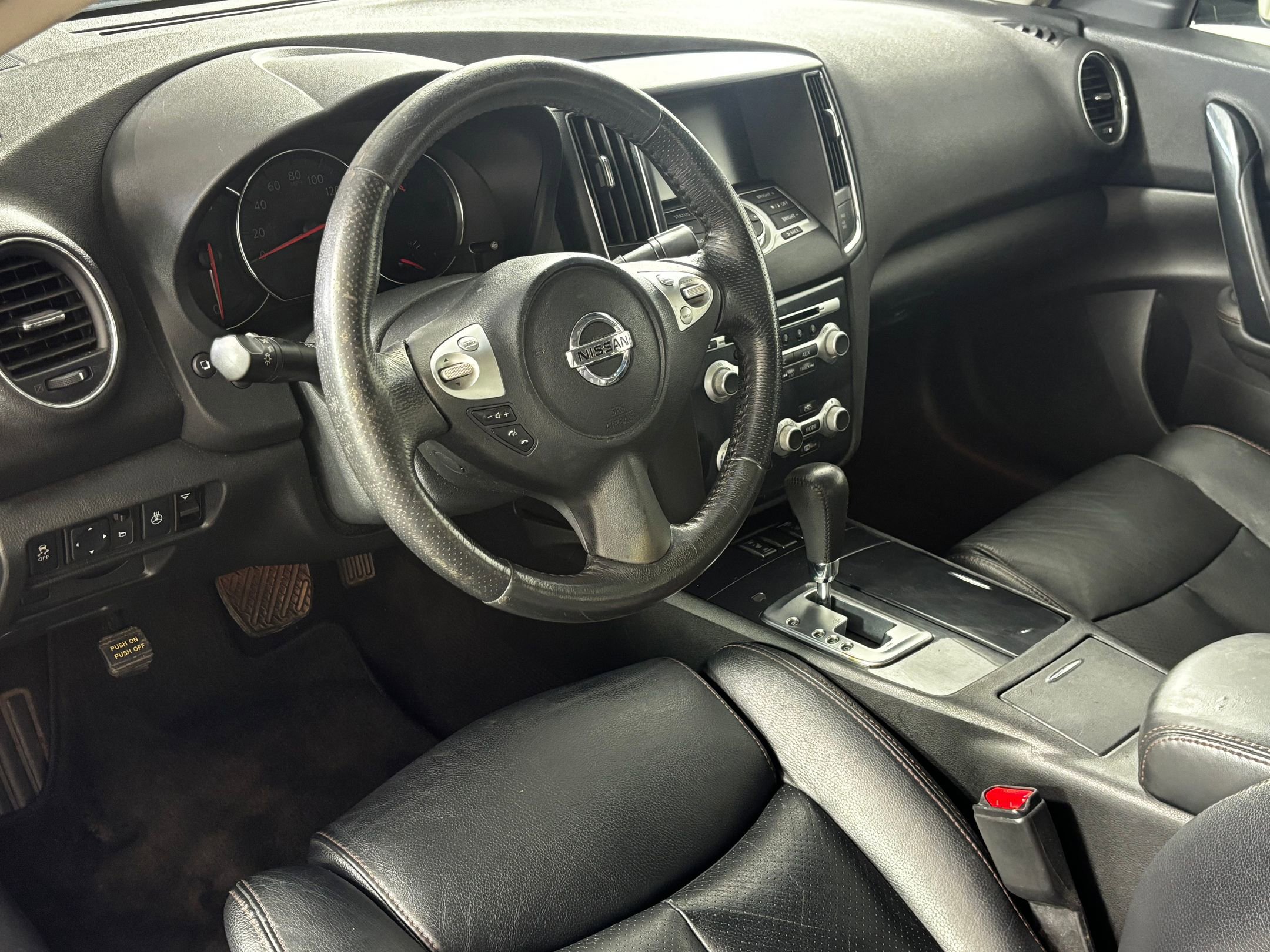 2014 Nissan Maxima SV photo 4