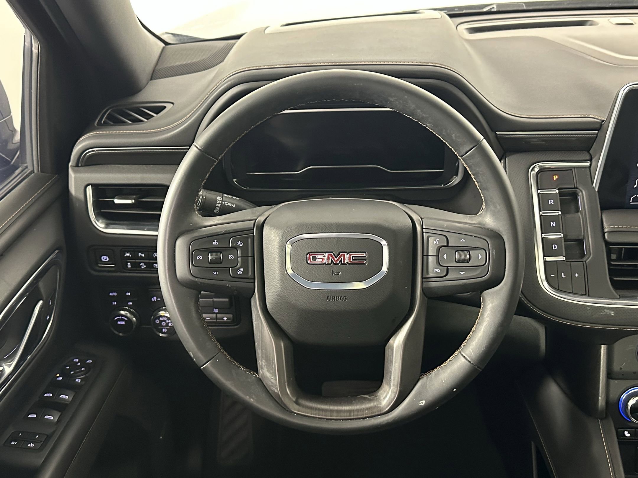 2024 Gmc Yukon XL AT4 photo 3