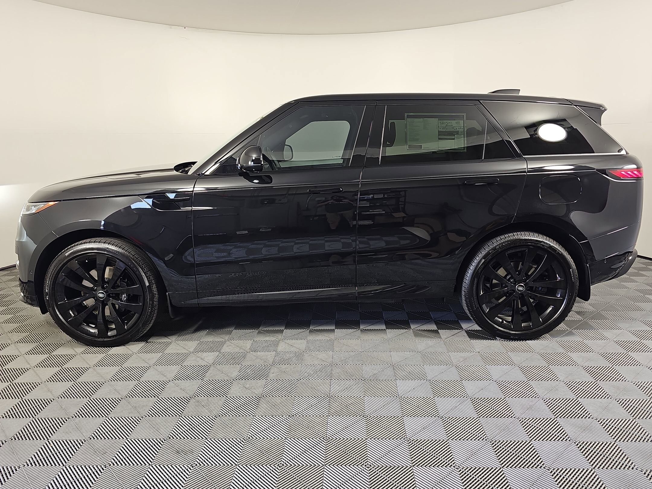 2025 Land Rover Range Rover Sport SE photo 2