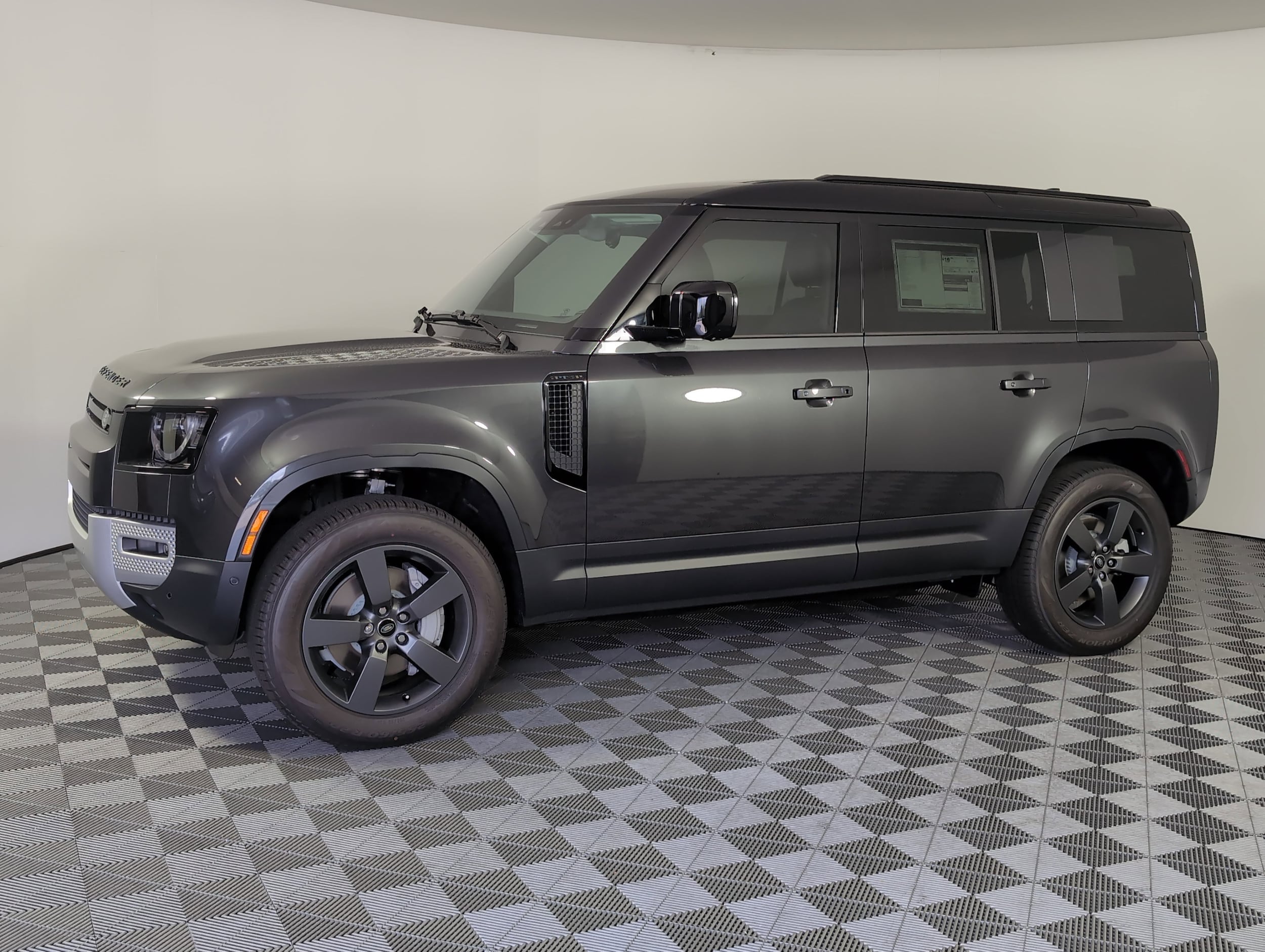2025 Land Rover Defender 110 S