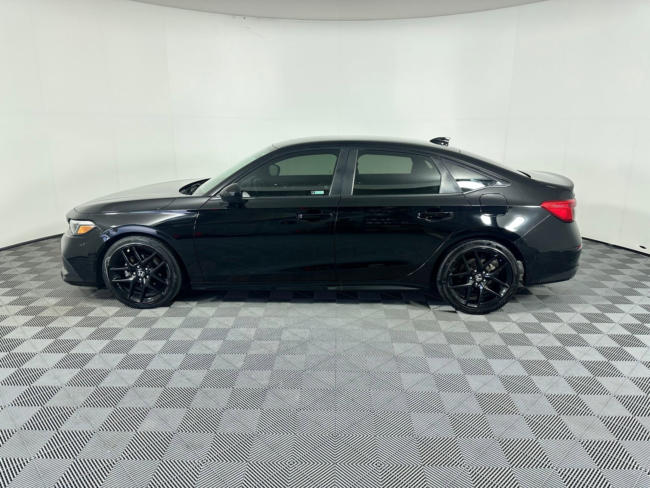 2023 Honda Civic Sport photo 2