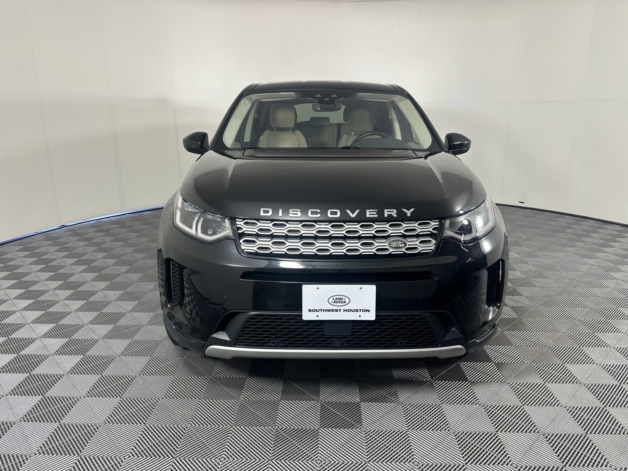2020 Land Rover Discovery Sport SE photo 2