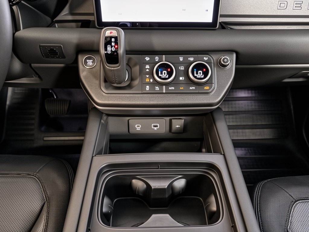 2024 Land Rover Defender X-Dynamic SE - Photo 24