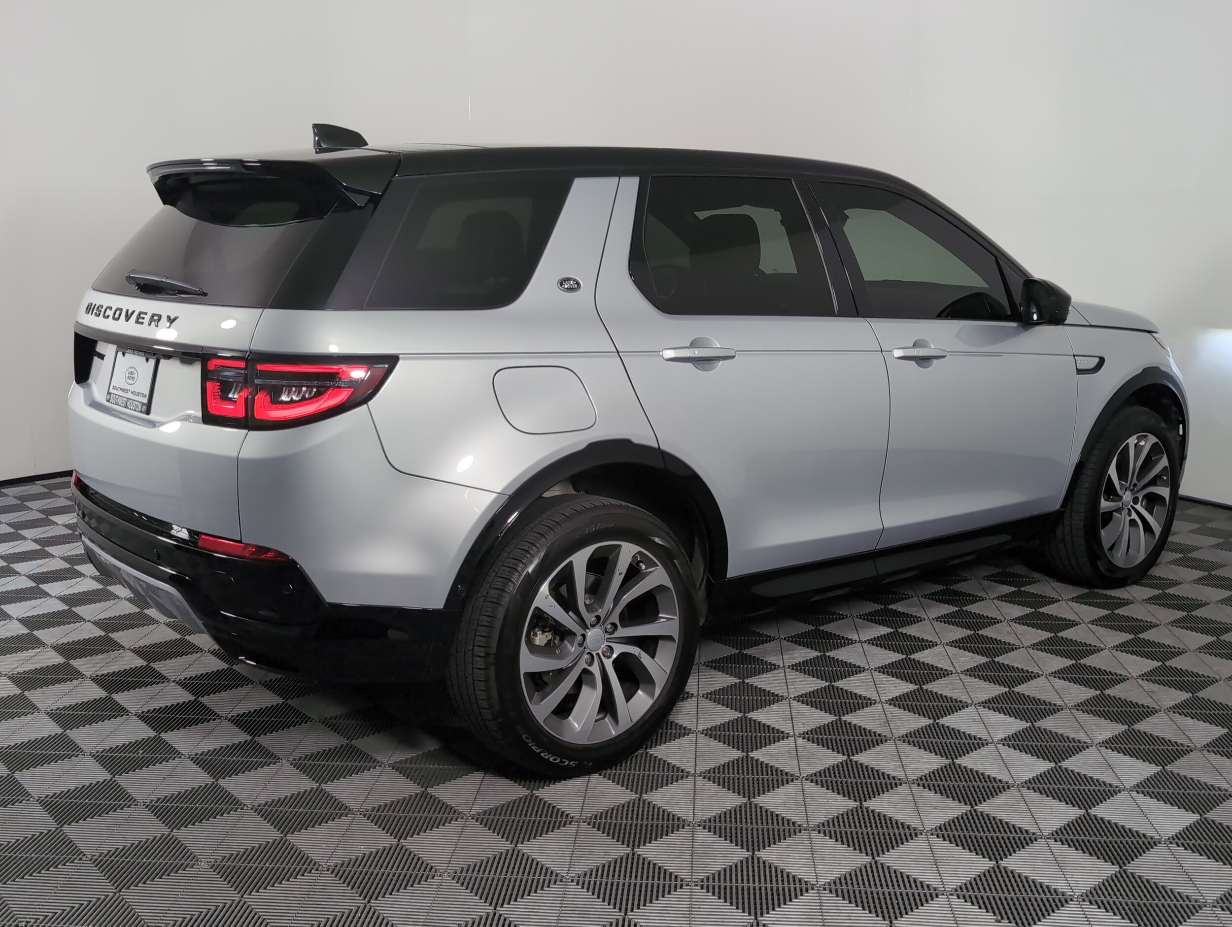 2024 Land Rover Discovery Sport Dynamic SE photo 2