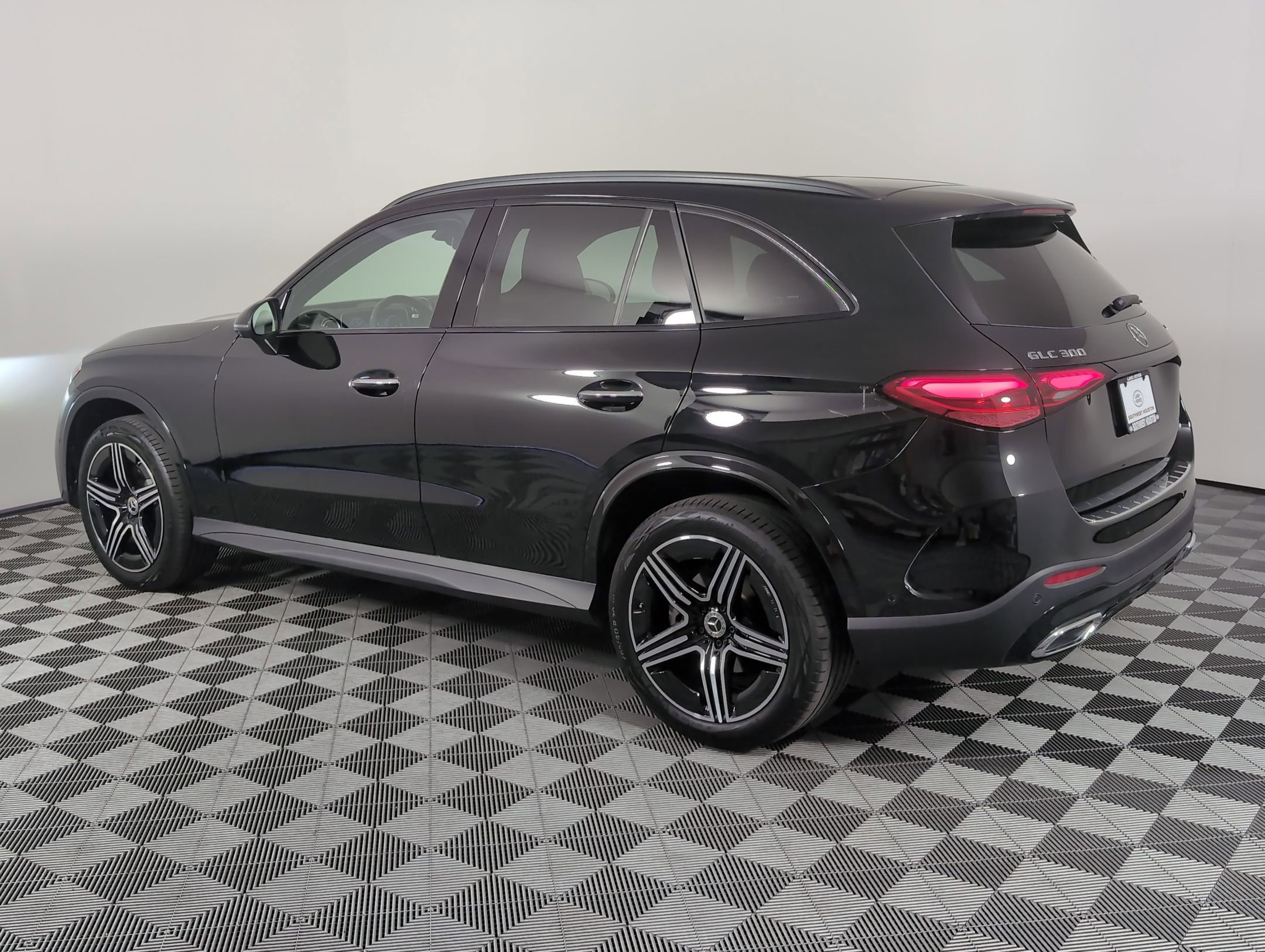 2025 Mercedes Benz GLC 300 4MATIC photo 2