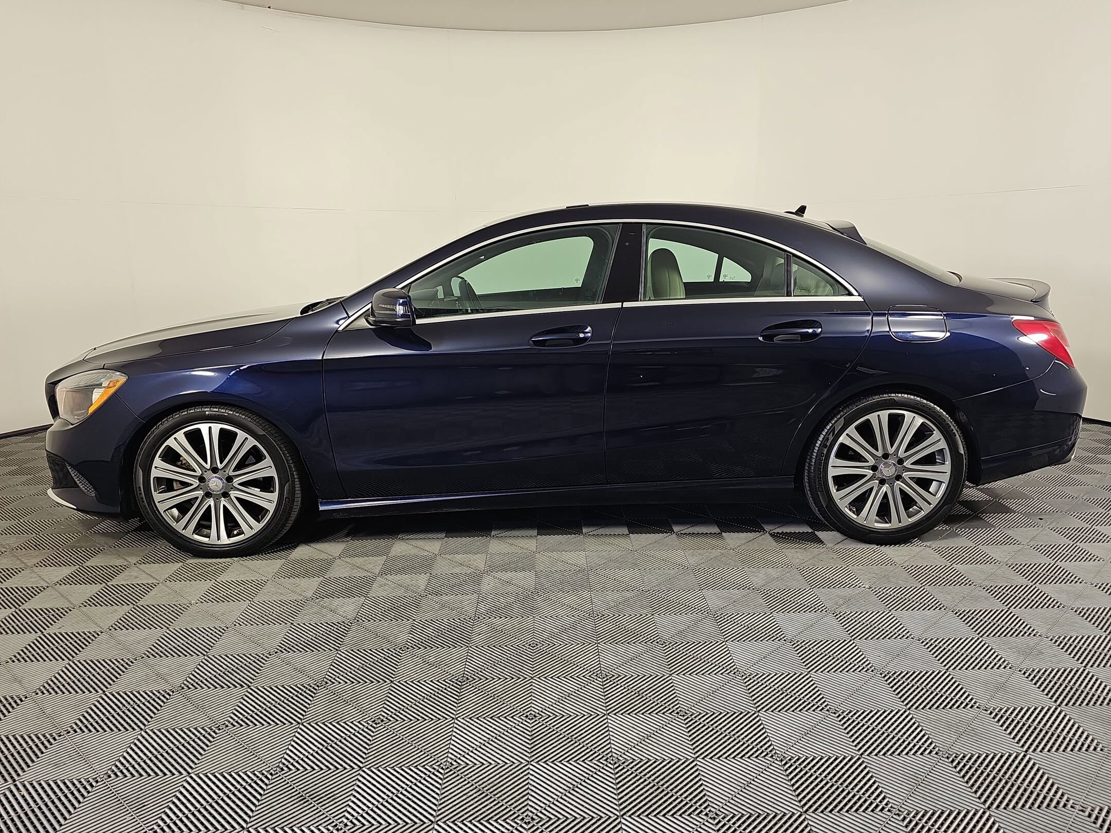 2017 Mercedes Benz CLA 250 photo 2