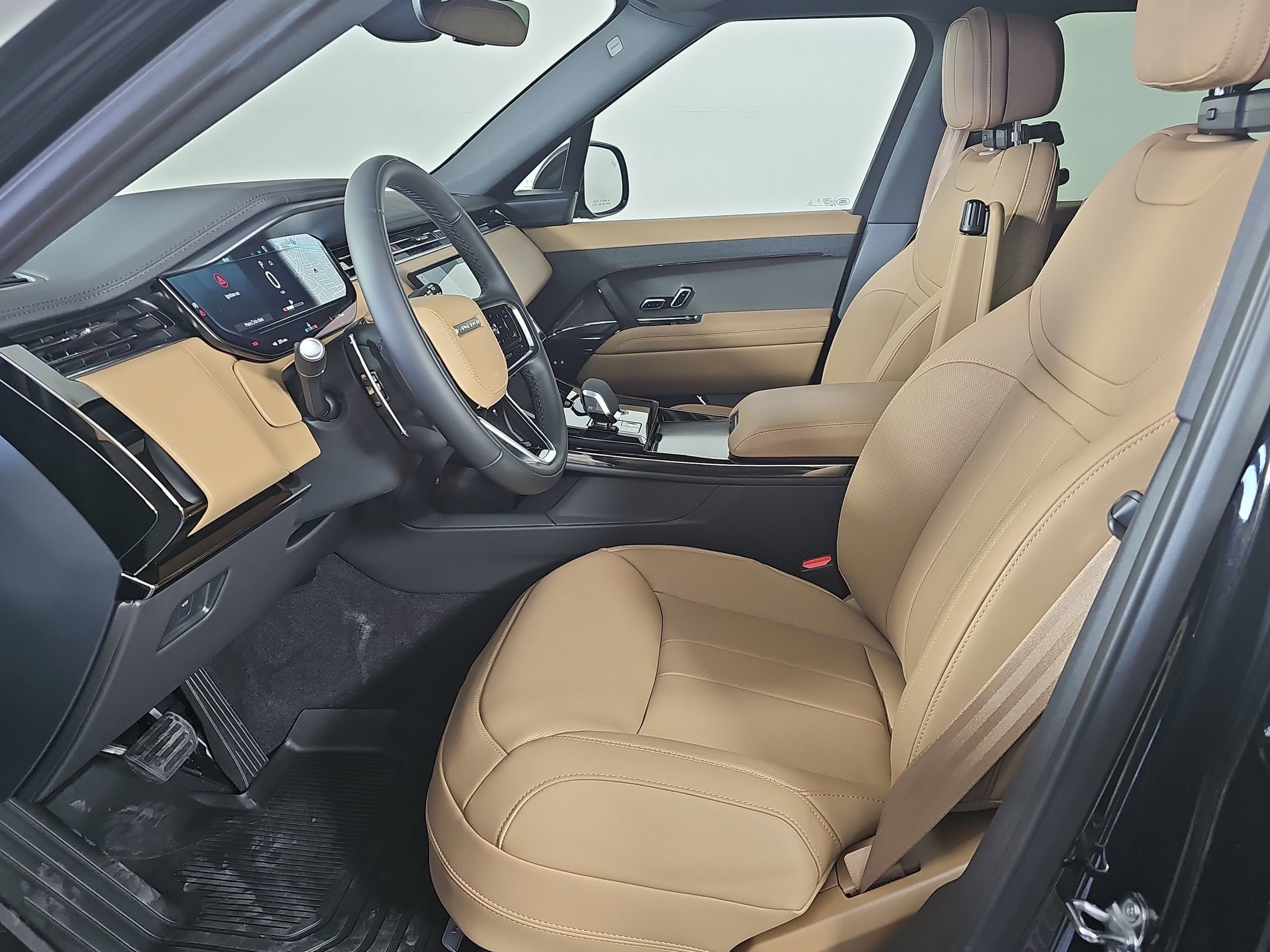 2025 Land Rover Range Rover Sport P360 SE photo 4