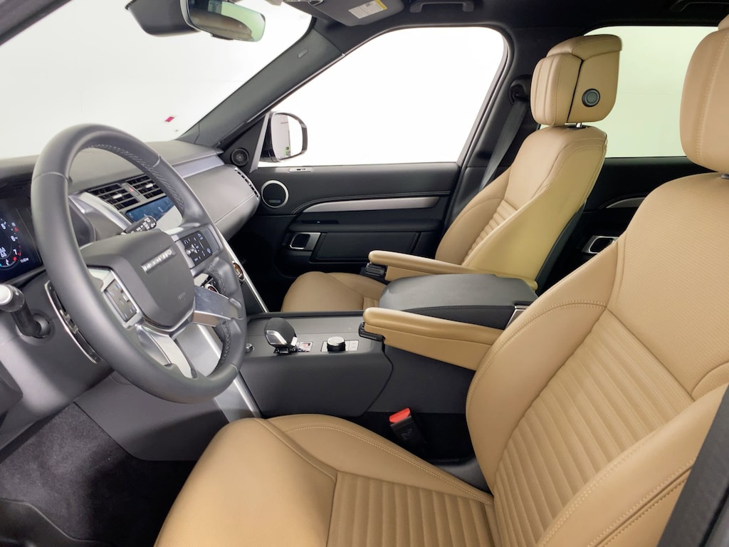 Certified 2025 Land Rover Discovery Dynamic SE SUV