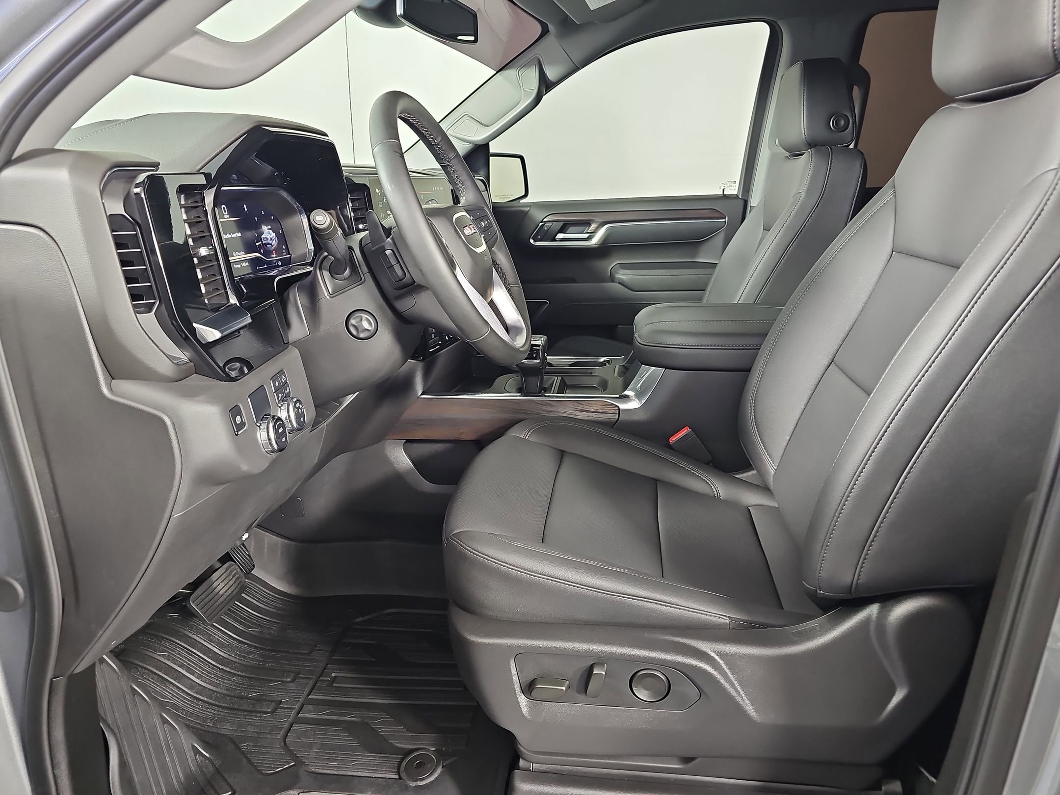 2025 Gmc Sierra 1500 SLT photo 4