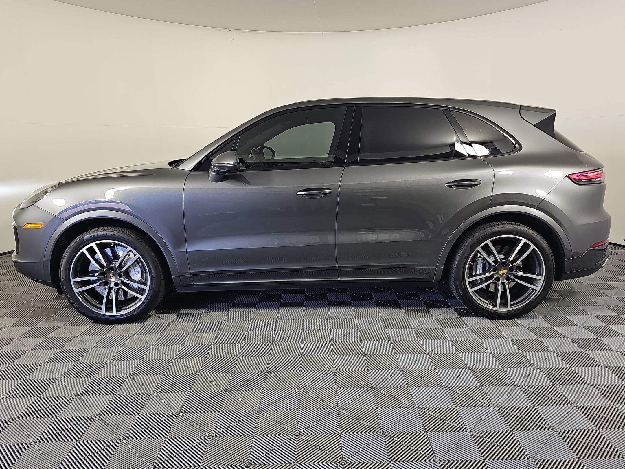 2020 Porsche Cayenne Turbo photo 2