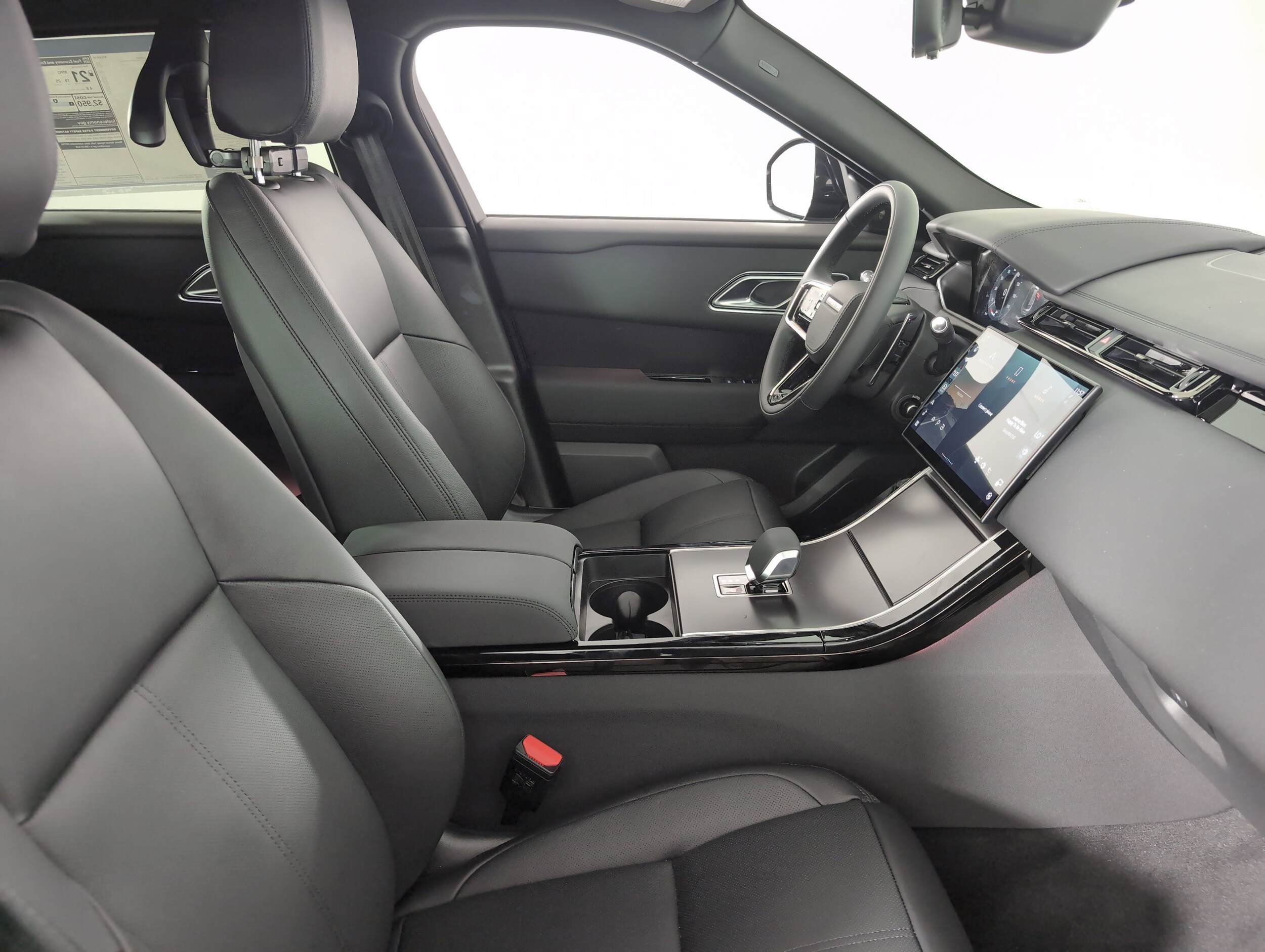 2026 Land Rover Range Rover Velar SE photo 3