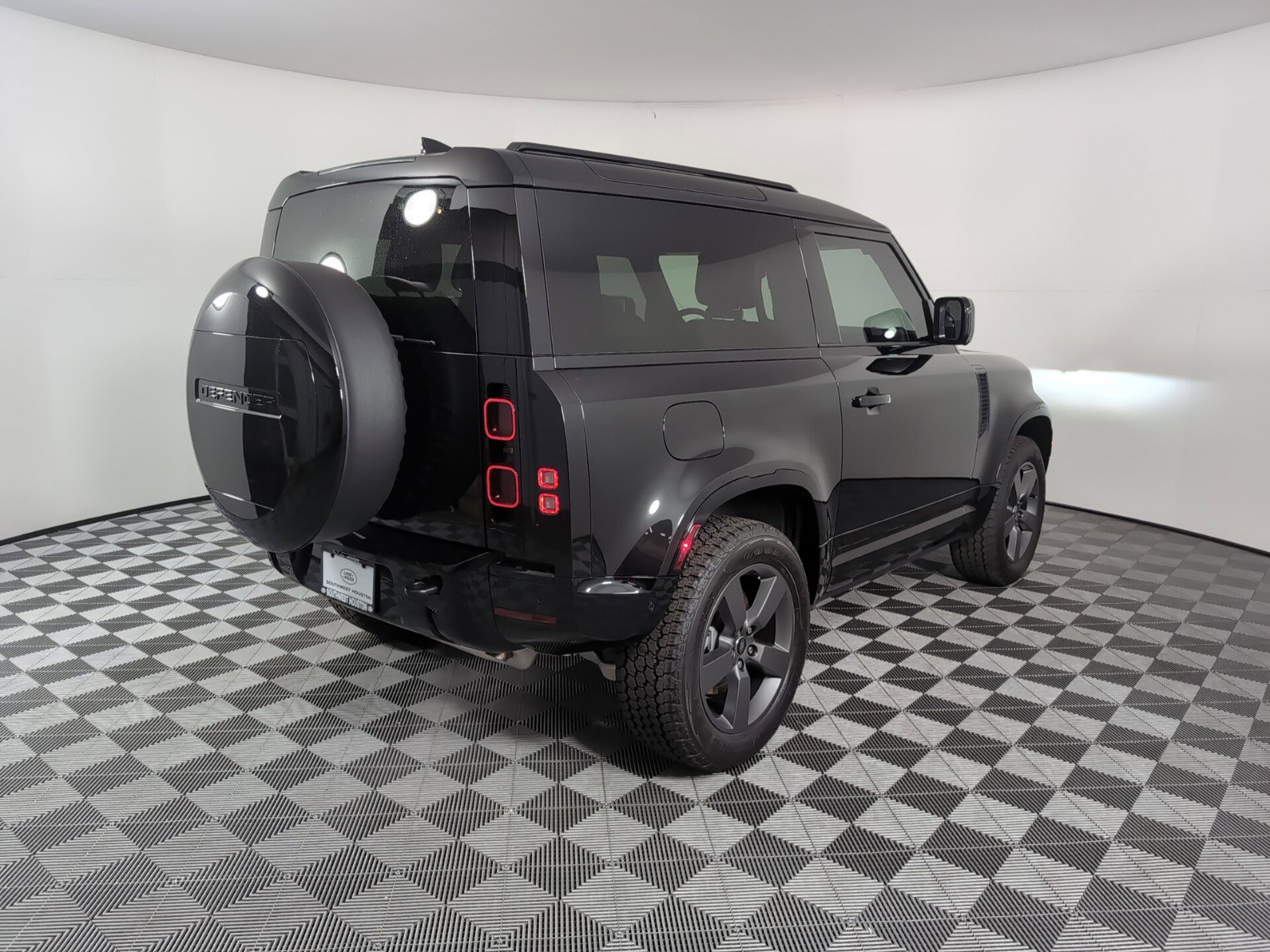 2025 Land Rover Defender 90 X-Dynamic SE photo 2
