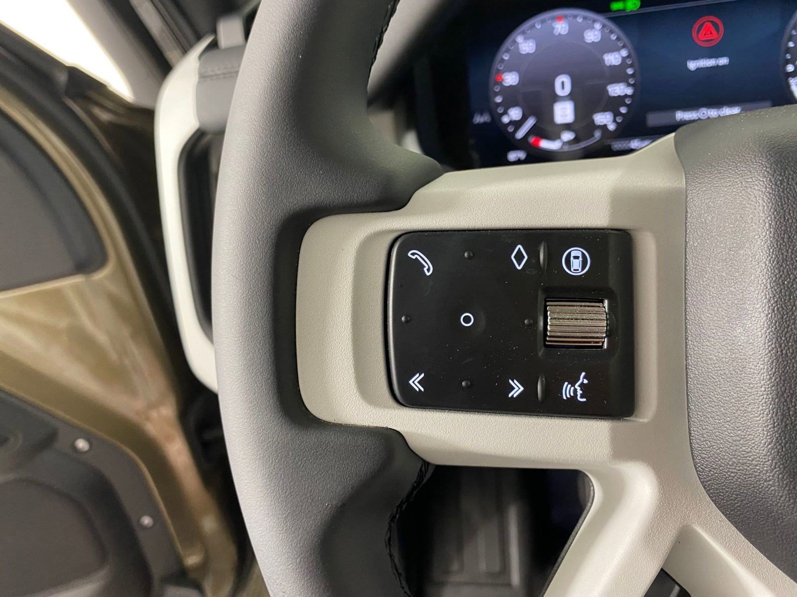 2025 Land Rover Defender S - Photo 15