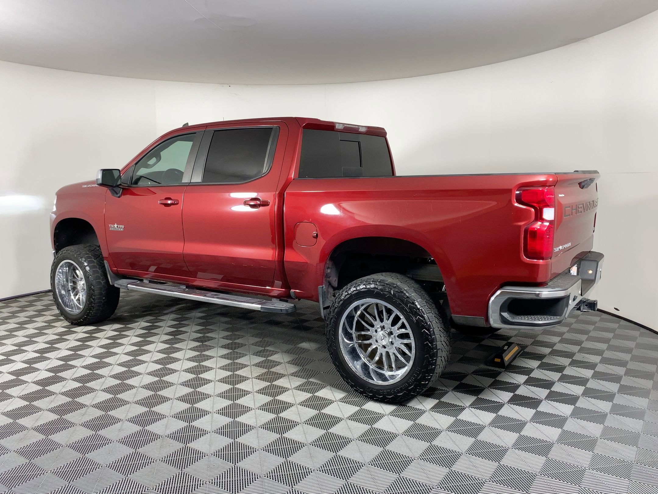 2019 Chevrolet Silverado 1500 LT photo 3