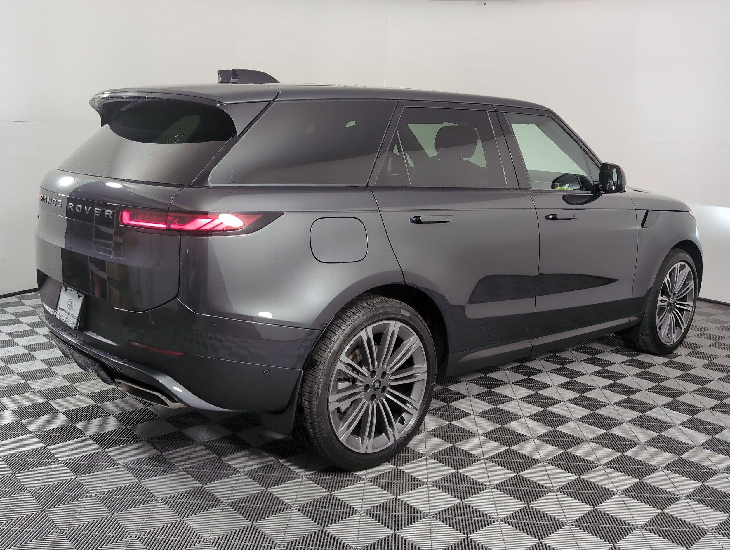 2025 Land Rover Range Rover Sport SE photo 2
