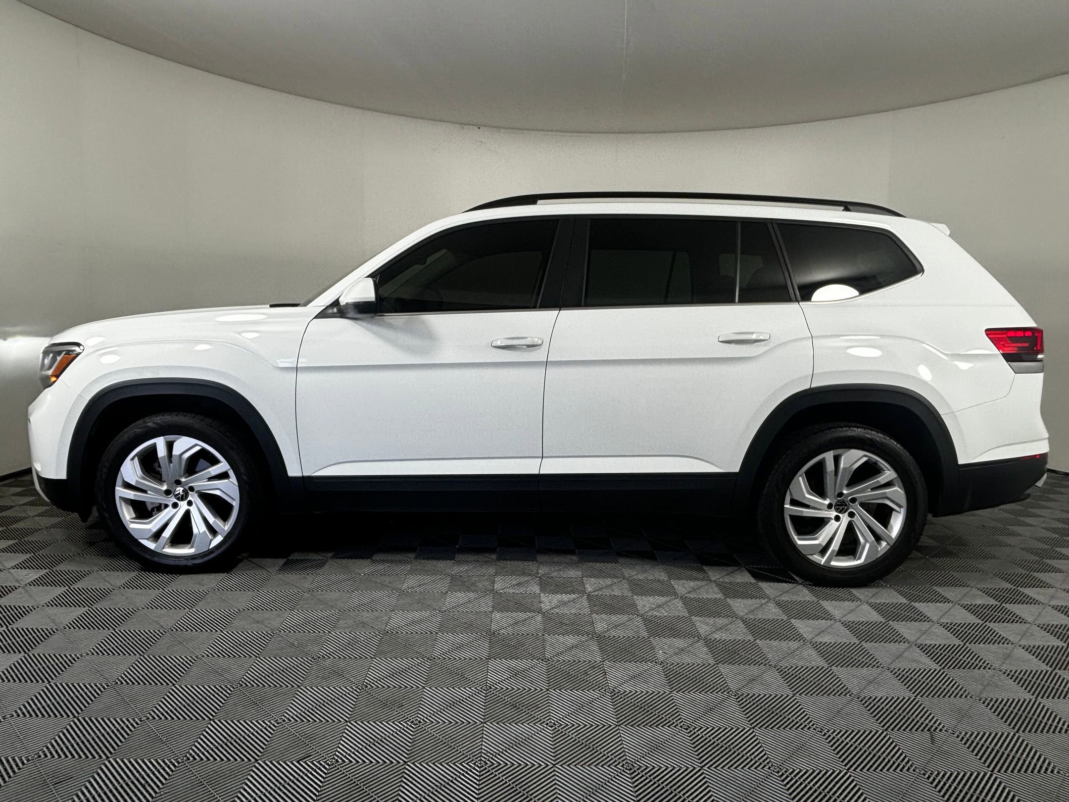 2021 Volkswagen Atlas SE Technology photo 2