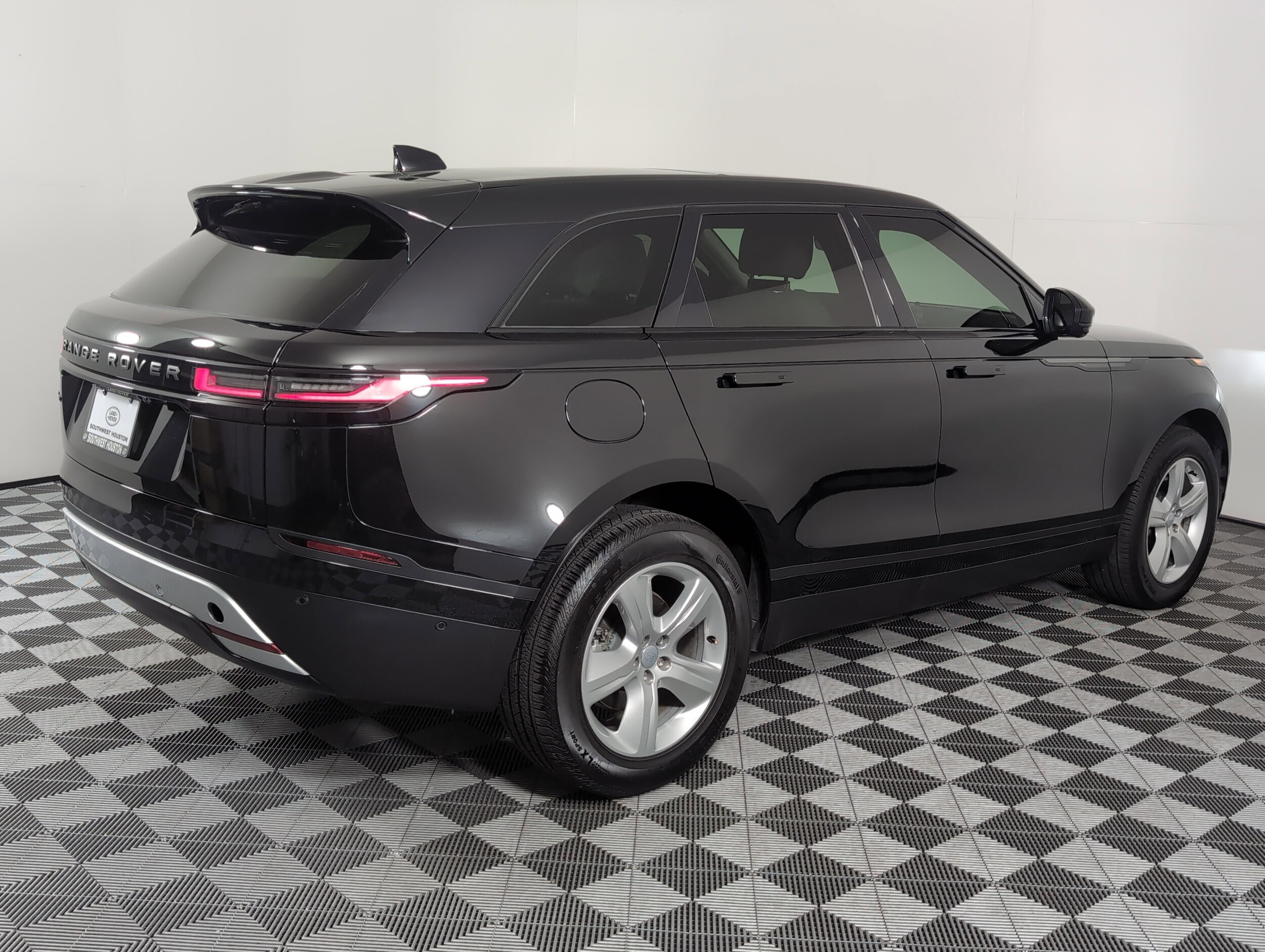 2025 Land Rover Range Rover Velar S photo 2