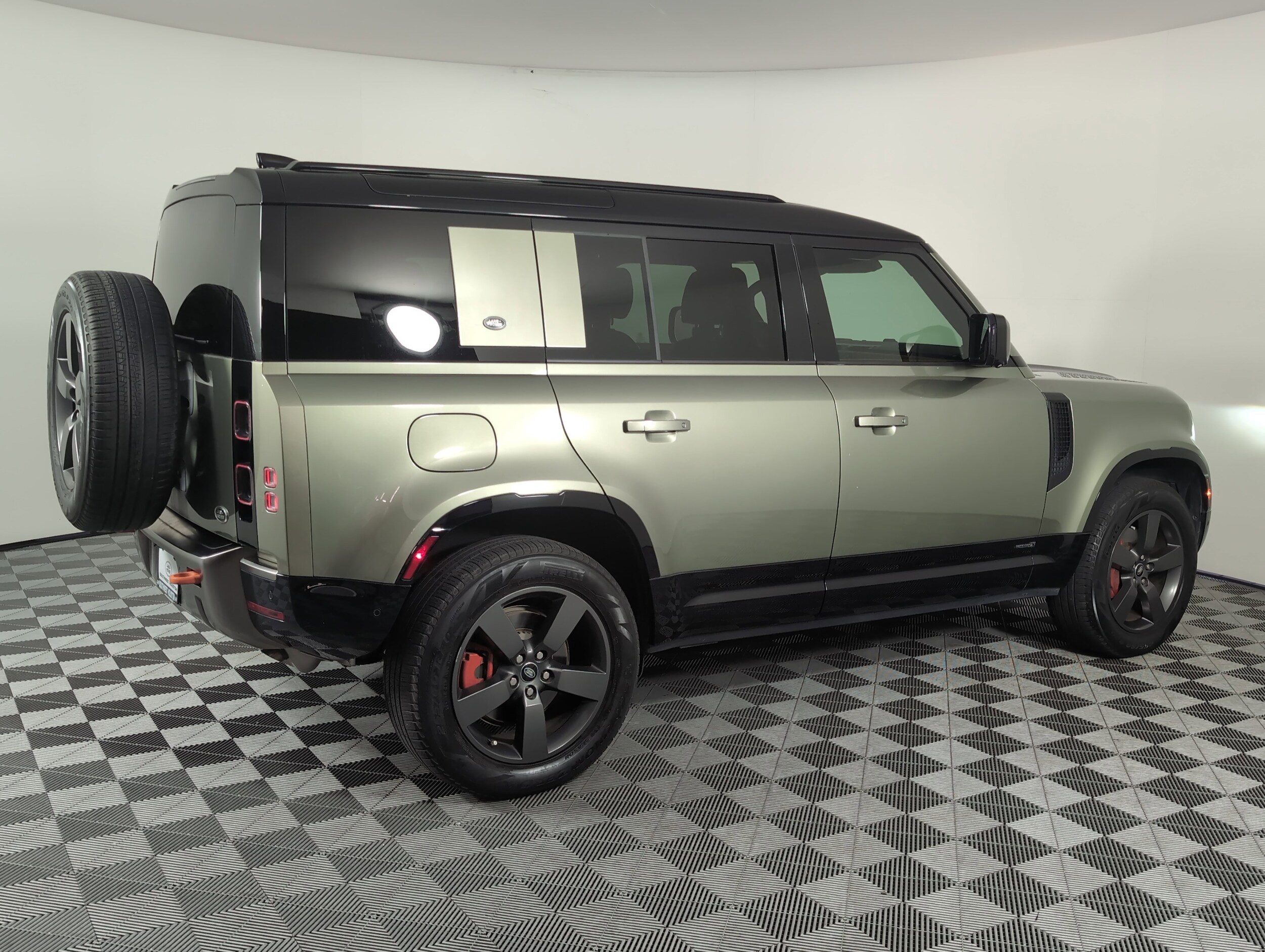 2023 Land Rover Defender 110 X photo 2