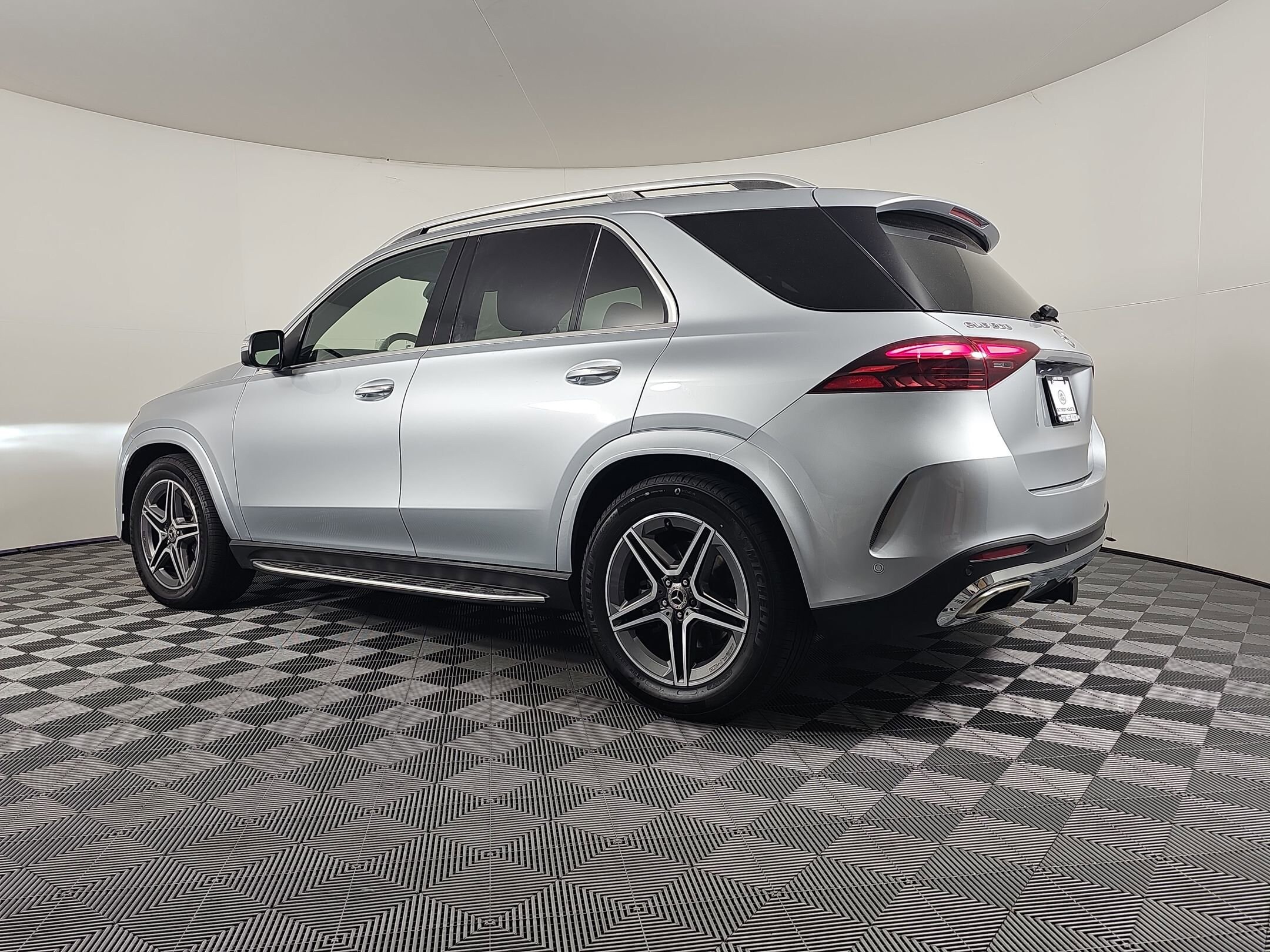 2024 Mercedes Benz GLE 580 photo 3