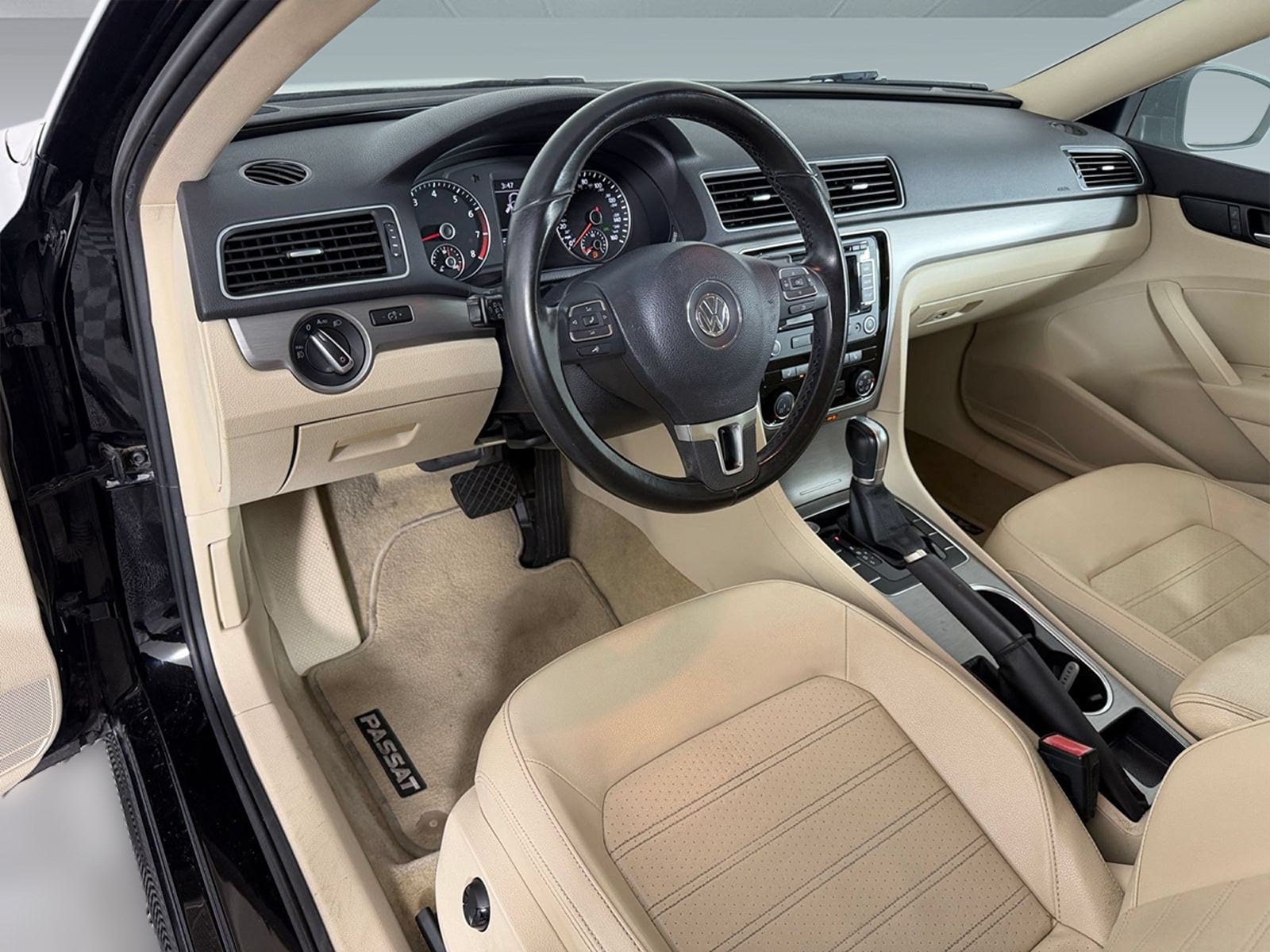Passat 1.8T SE W/Sunroof & Nav Sedan