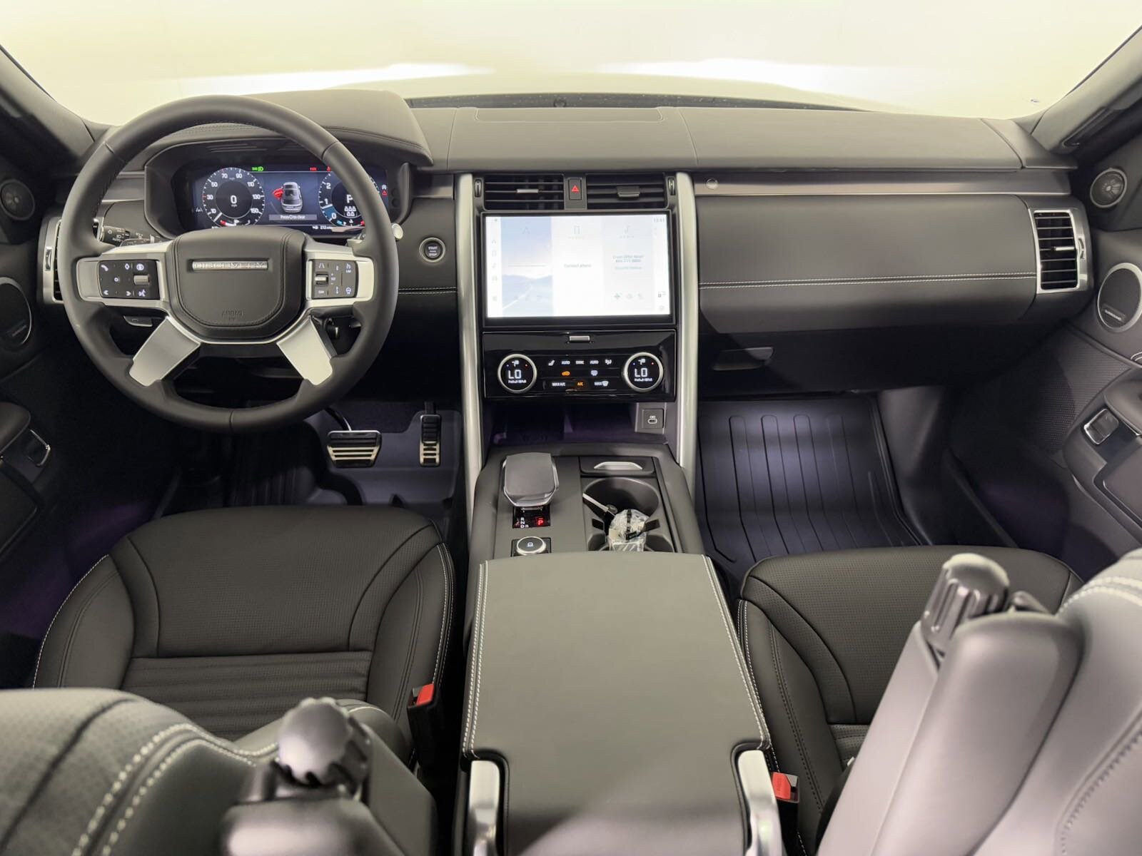 2025 Land Rover Discovery Metropolitan Edition photo 4
