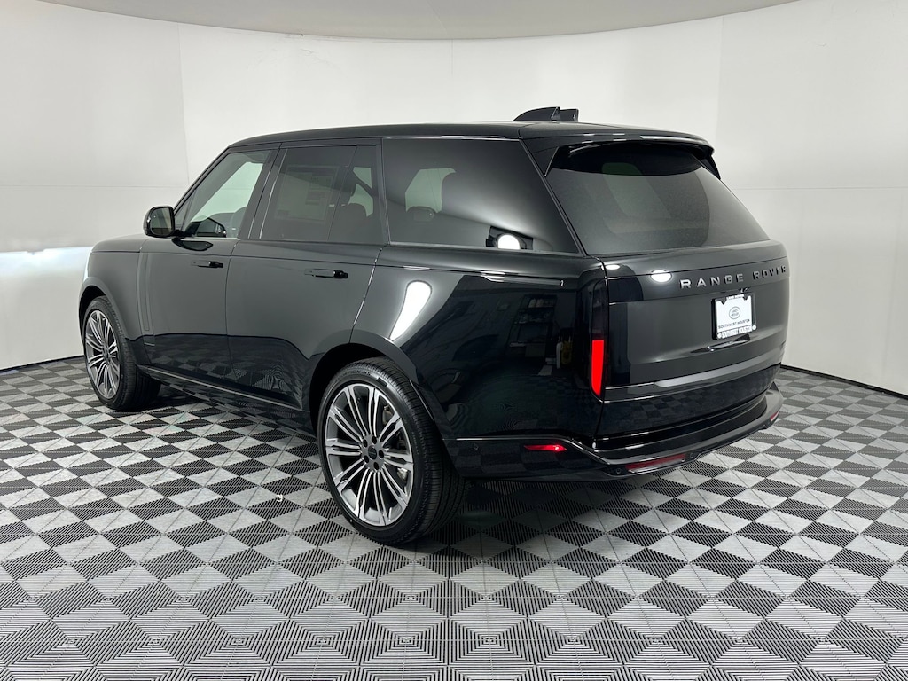New 2026 Land Rover Range Rover P400 SE SUV