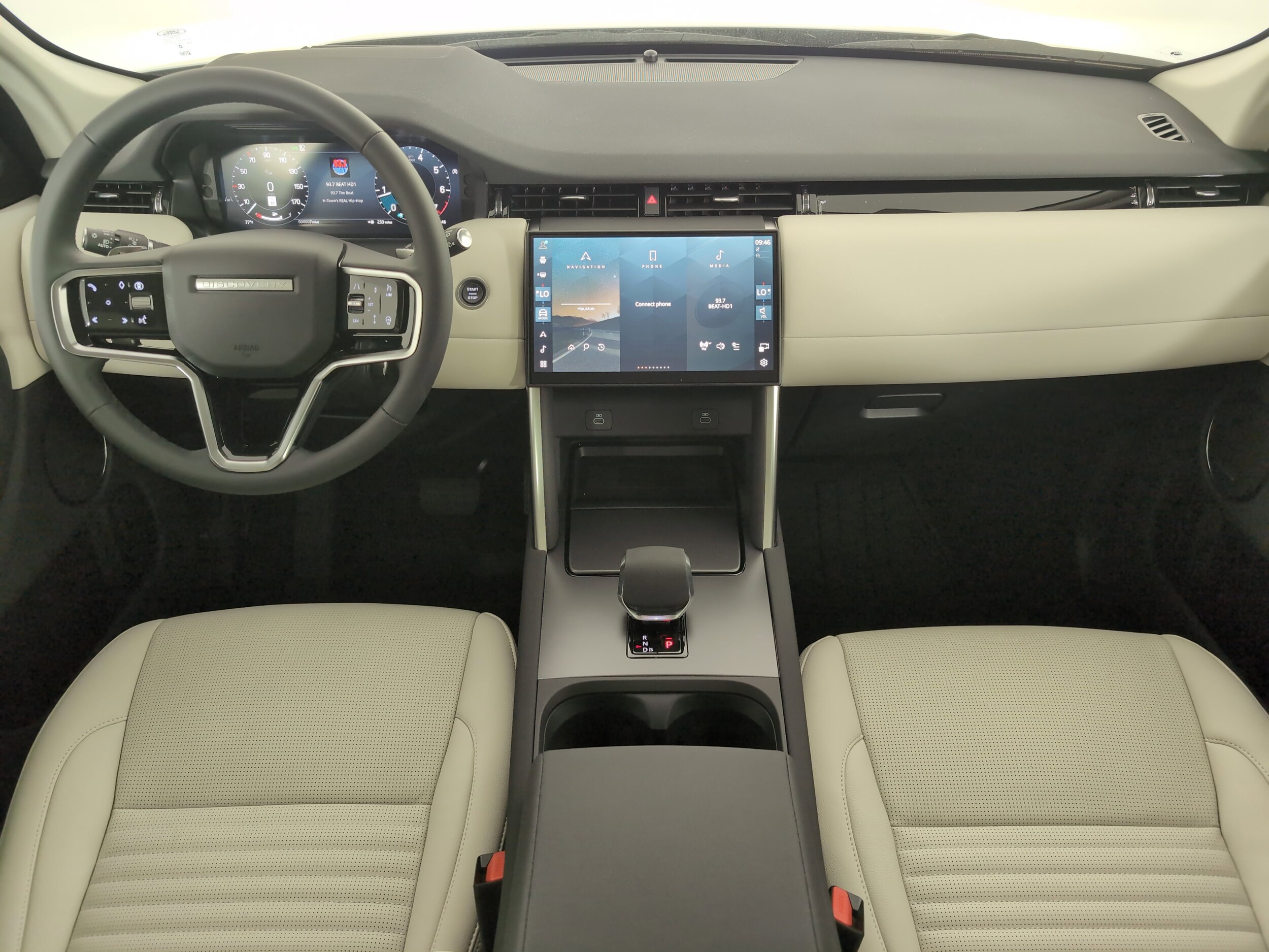 2025 Land Rover Discovery Sport S photo 4