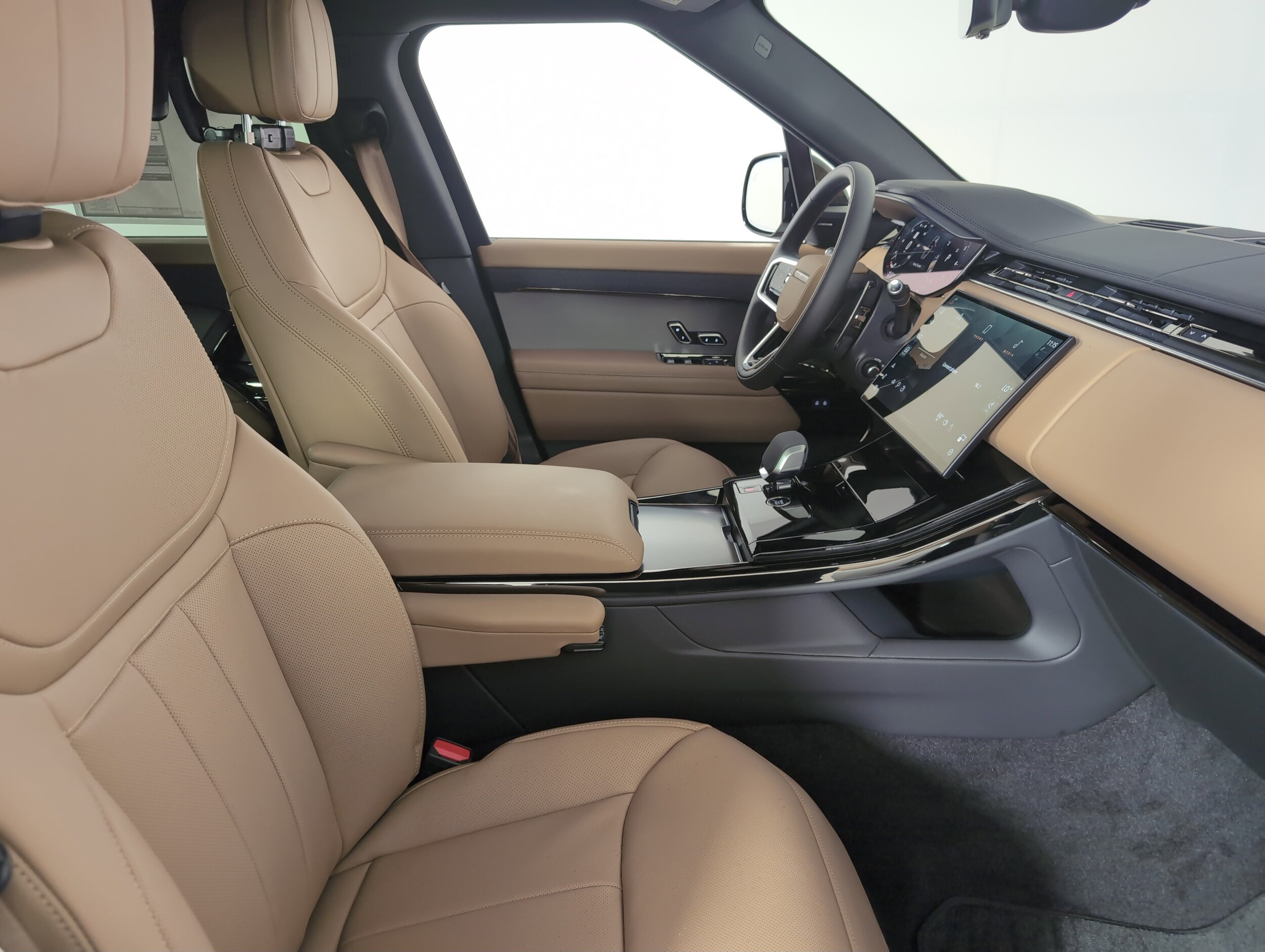 2025 Land Rover Range Rover Sport SE photo 3