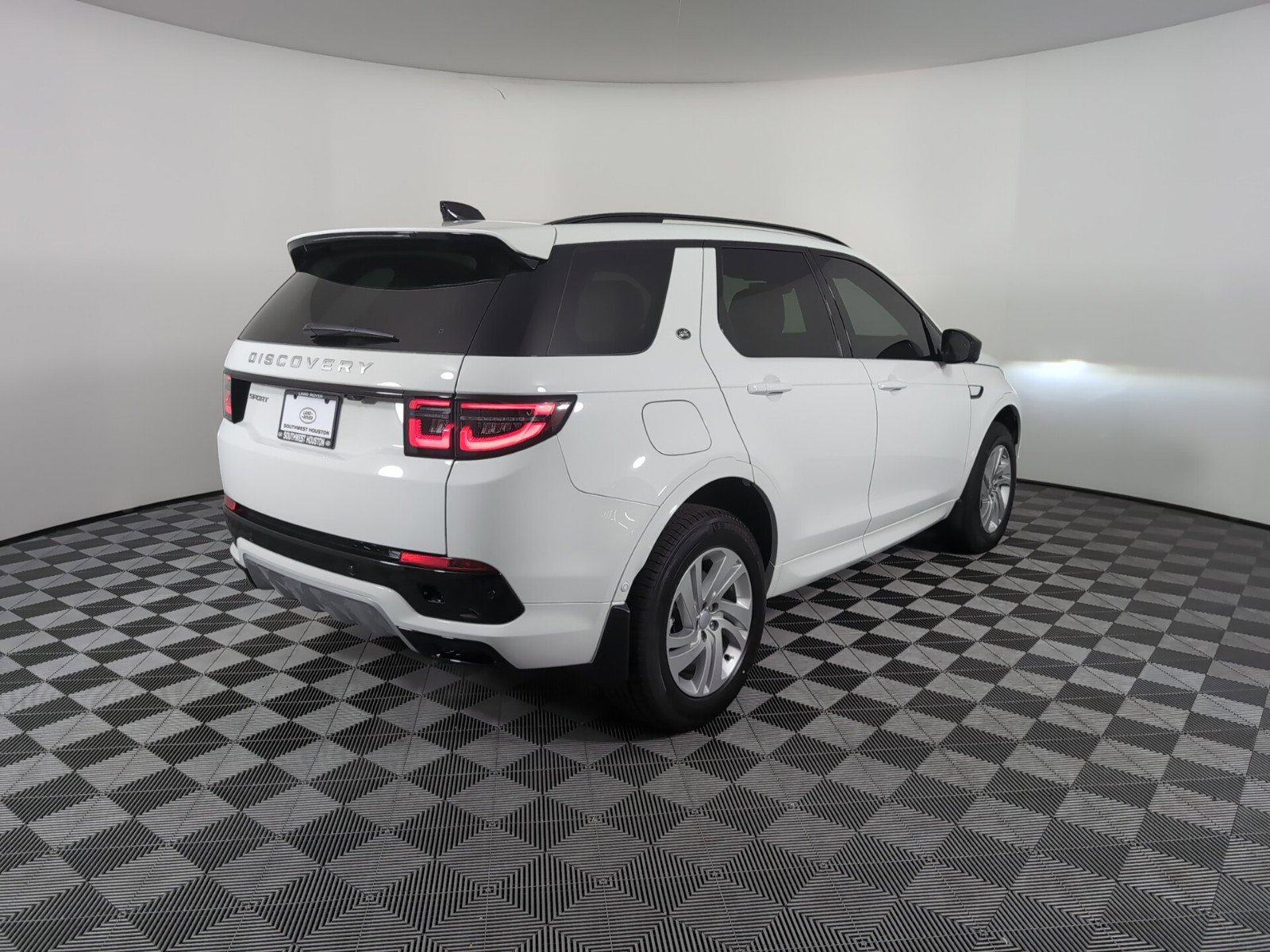 2025 Land Rover Discovery Sport S photo 2