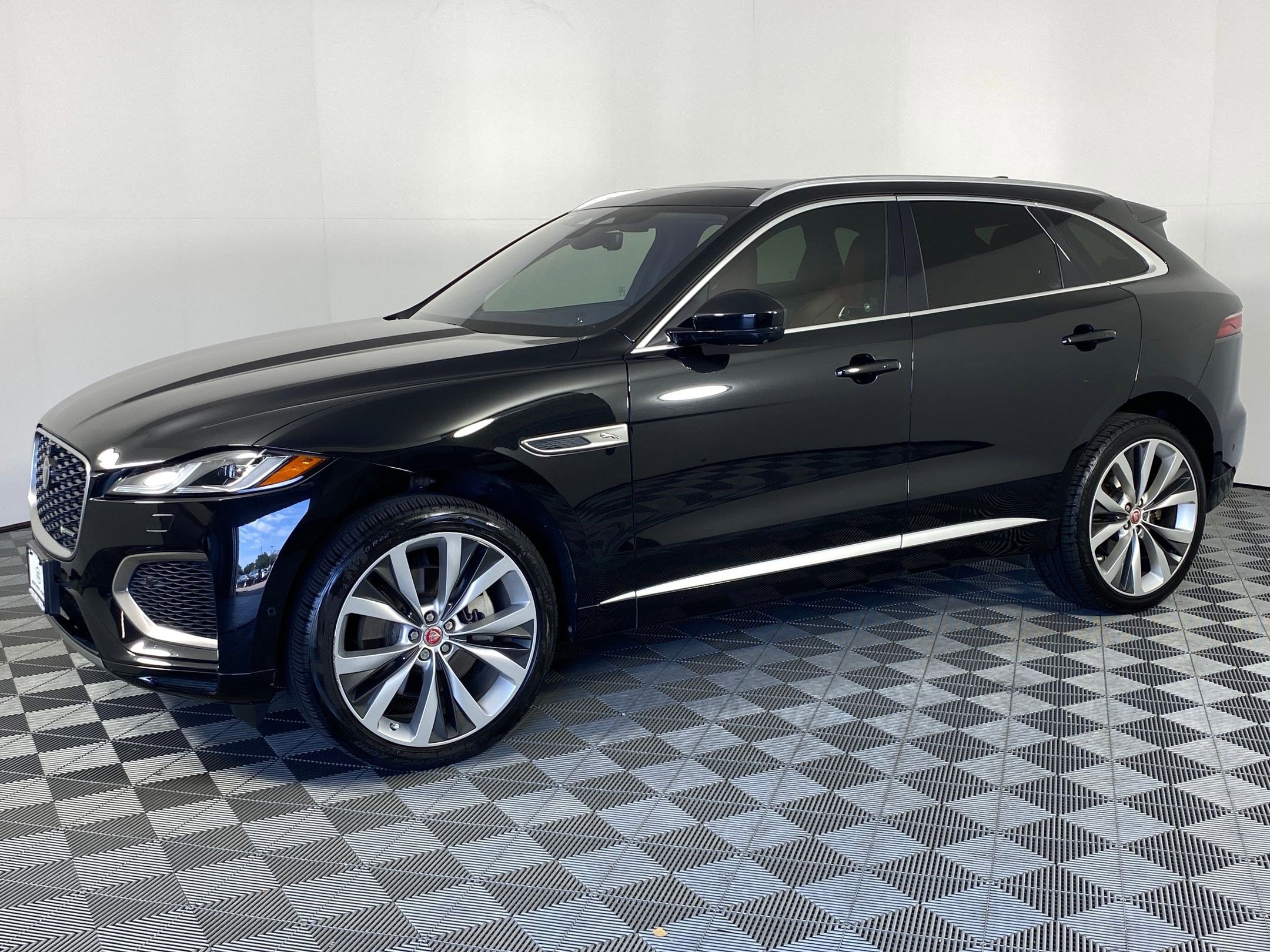 2021 Jaguar F-Pace R-Dynamic S's photo