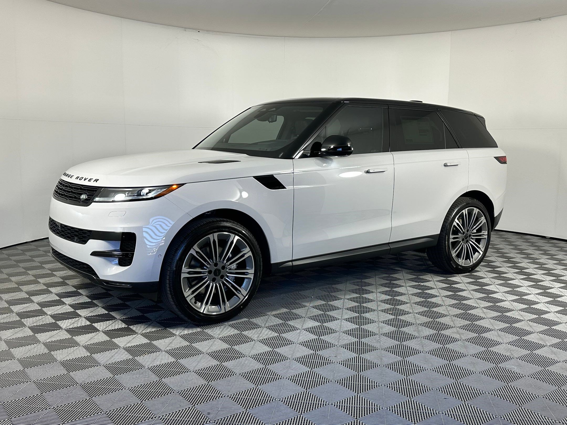 2026 Land Rover Range Rover Sport SE's photo