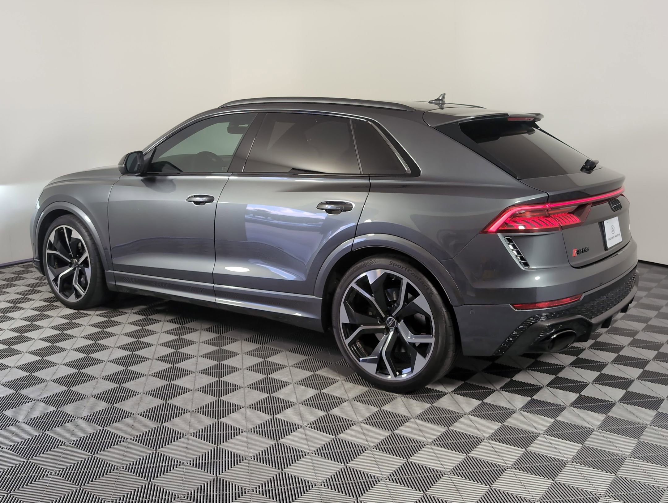 2023 Audi RS Q8 photo 3