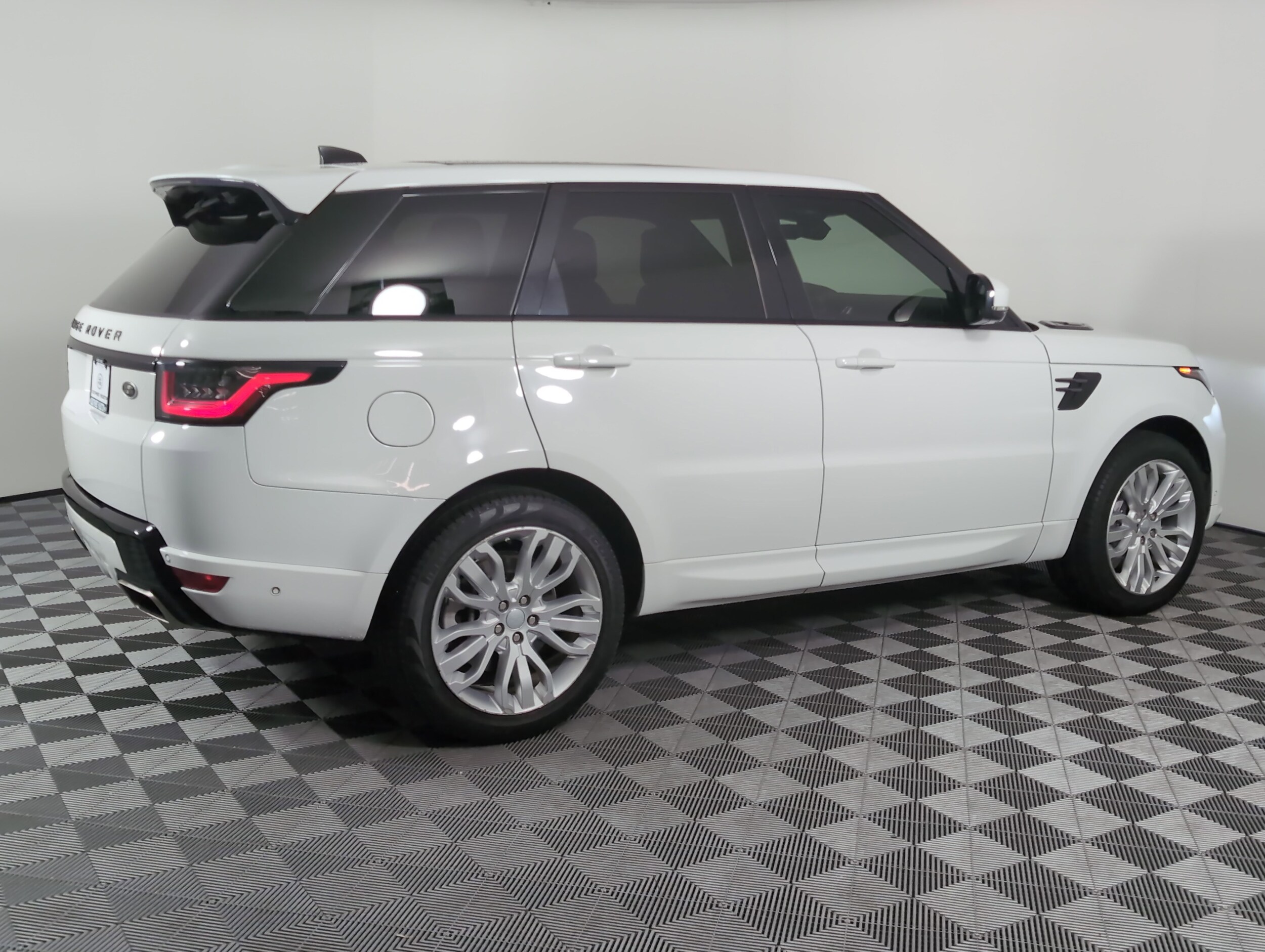 2020 Land Rover Range Rover Sport HSE Dynamic photo 2