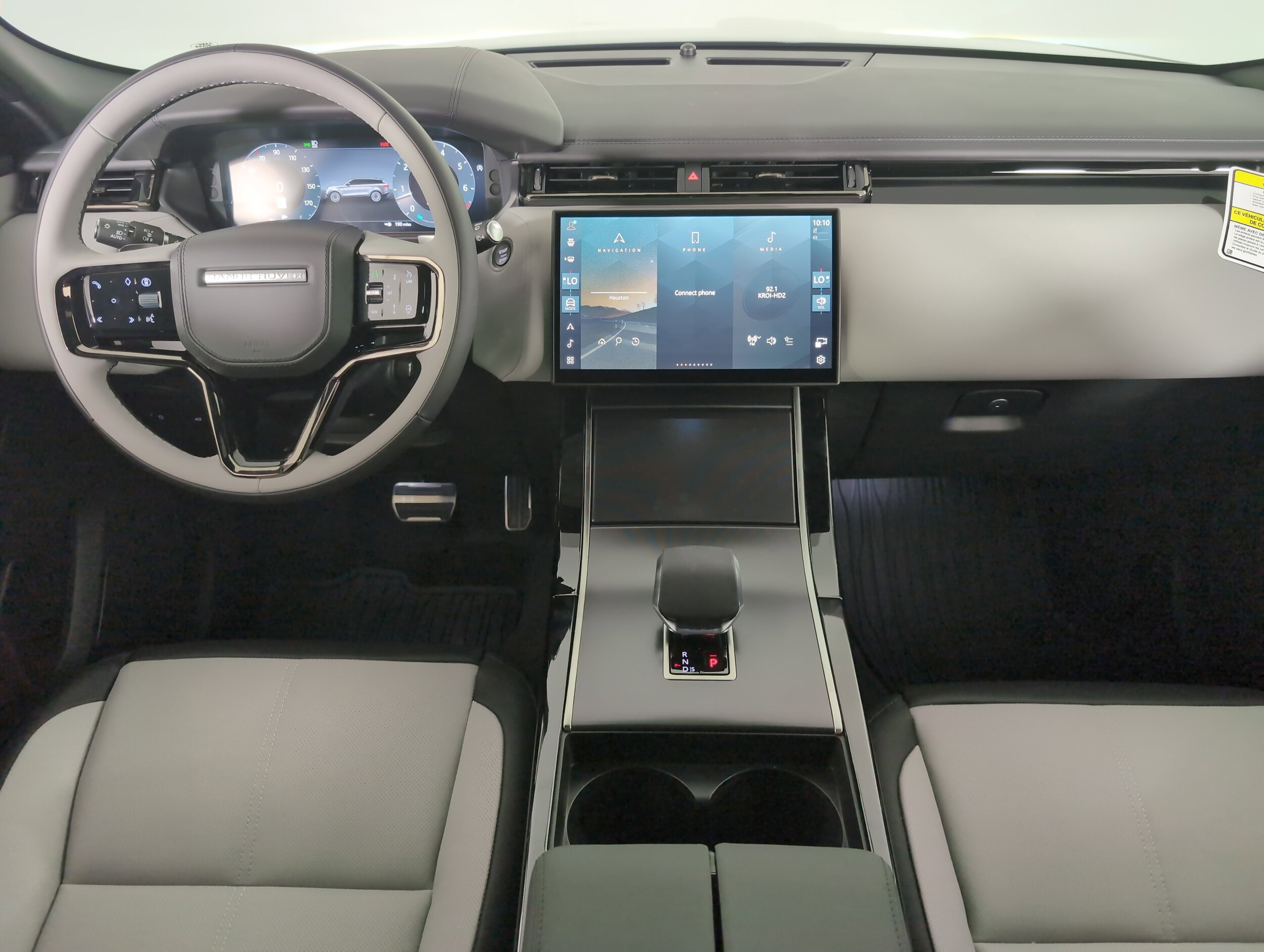 2026 Land Rover Range Rover Velar SE photo 4