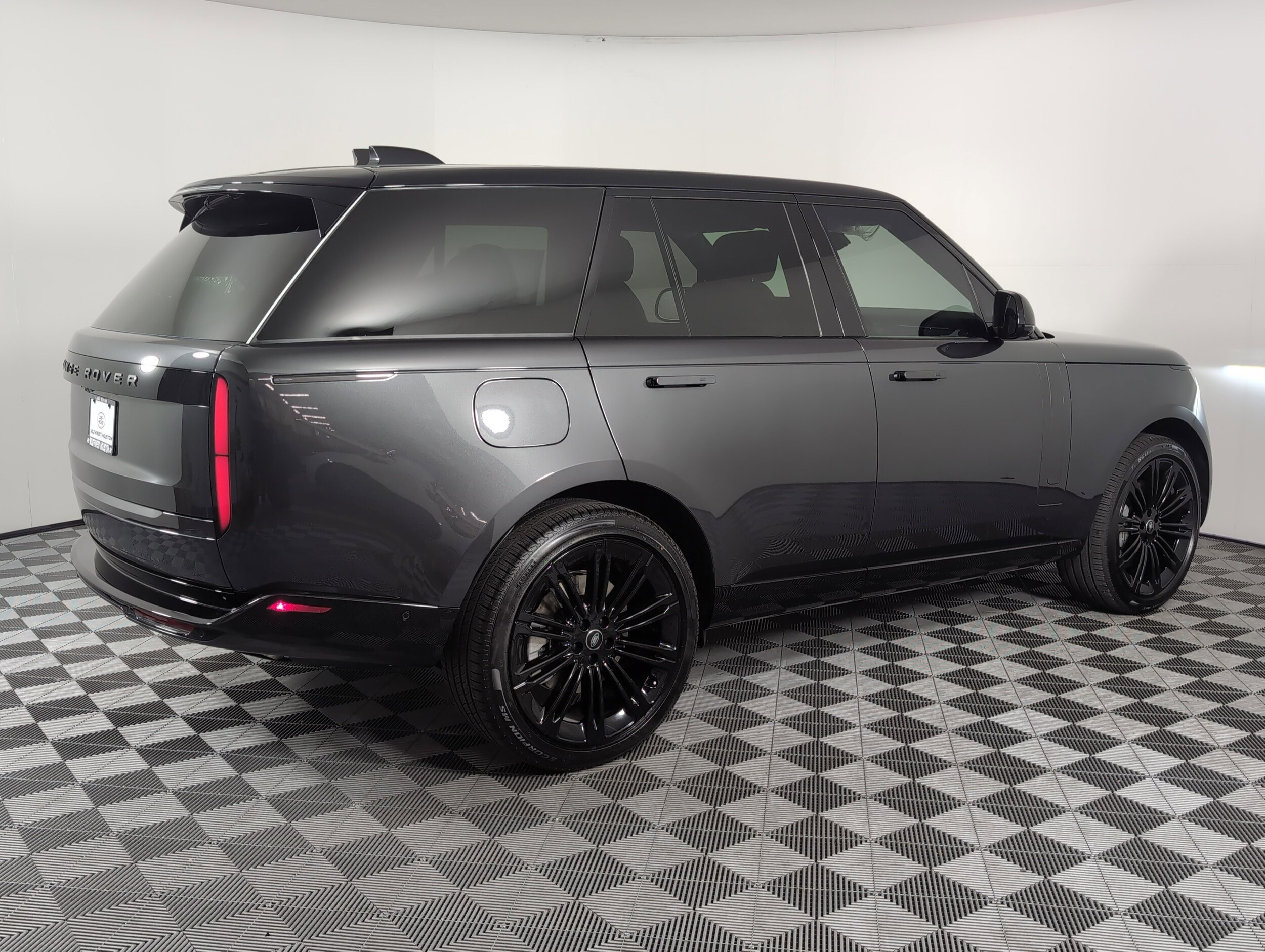 2025 Land Rover Range Rover SE photo 2