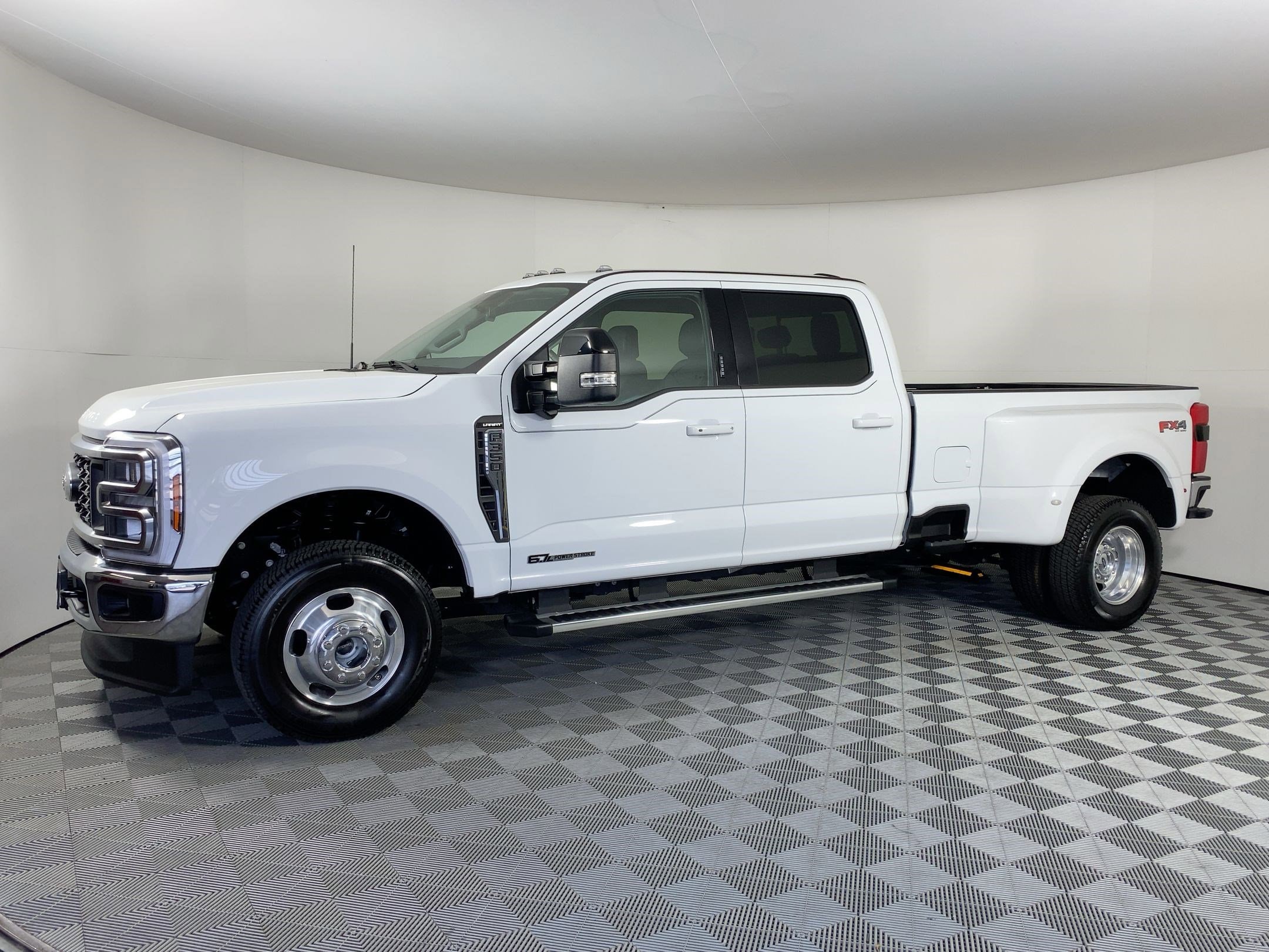 2024 Ford F-350 Super Duty Lariat's photo