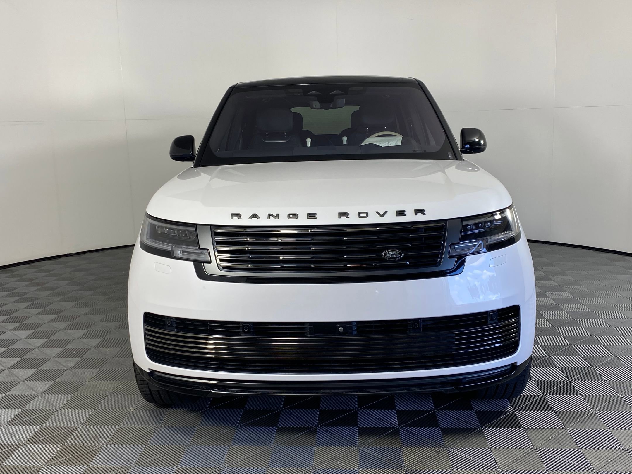 2023 Land Rover Range Rover SV photo 3