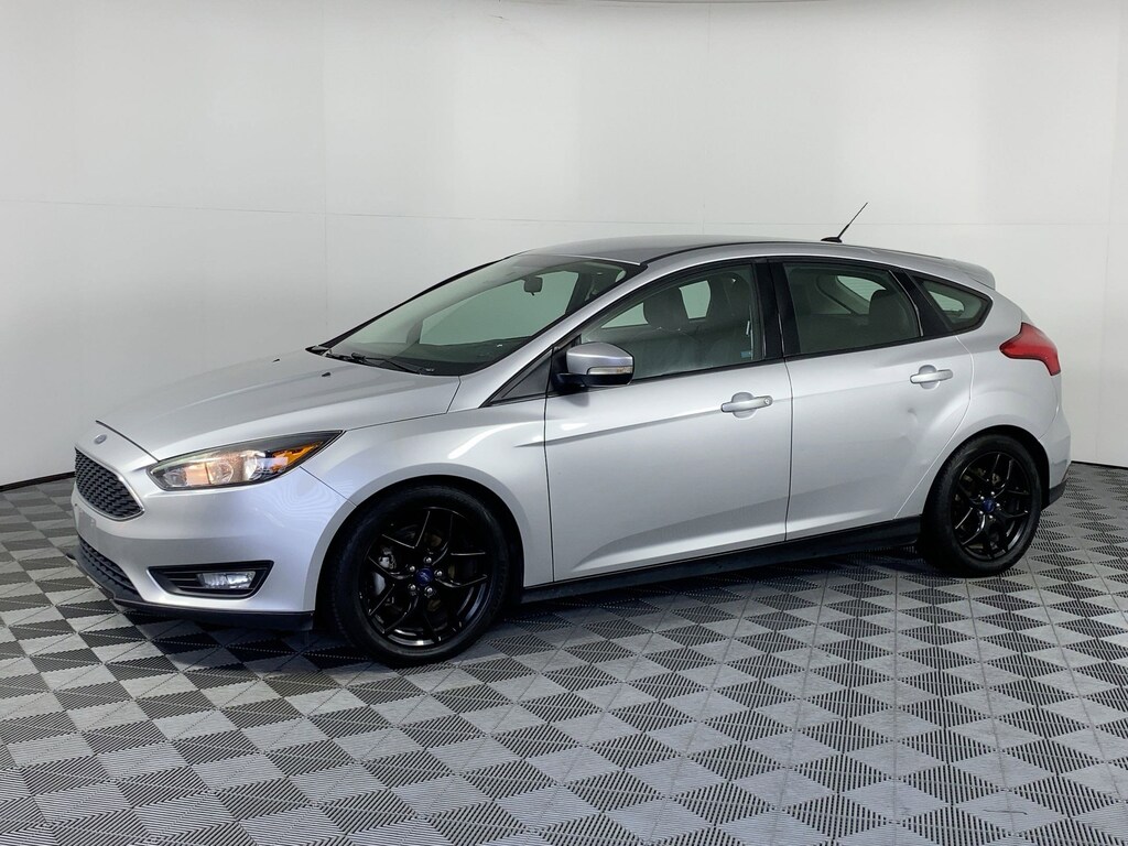 Used 2016 Ford Focus SE Hatchback