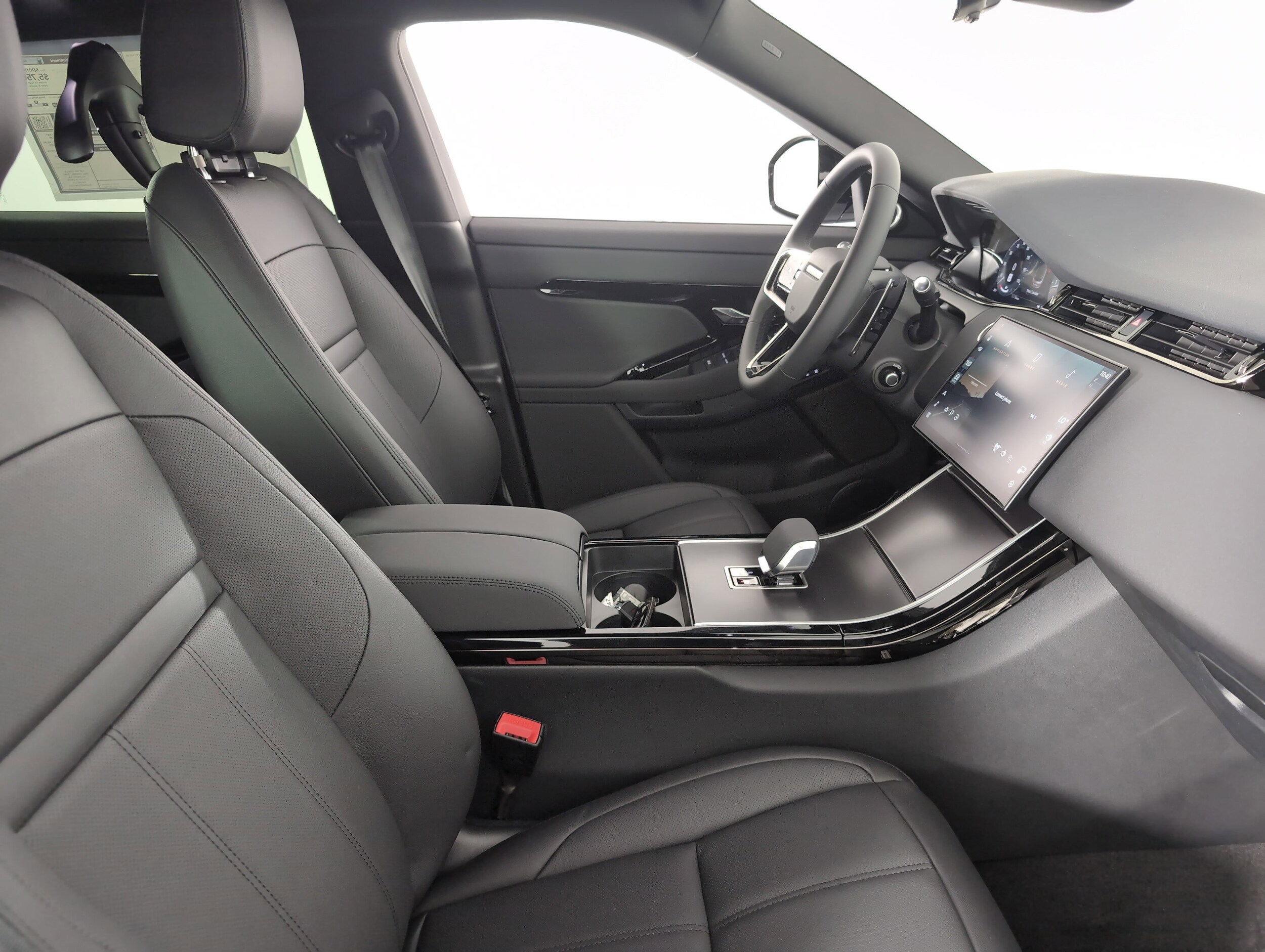 2026 Land Rover Range Rover Evoque Dynamic SE photo 3