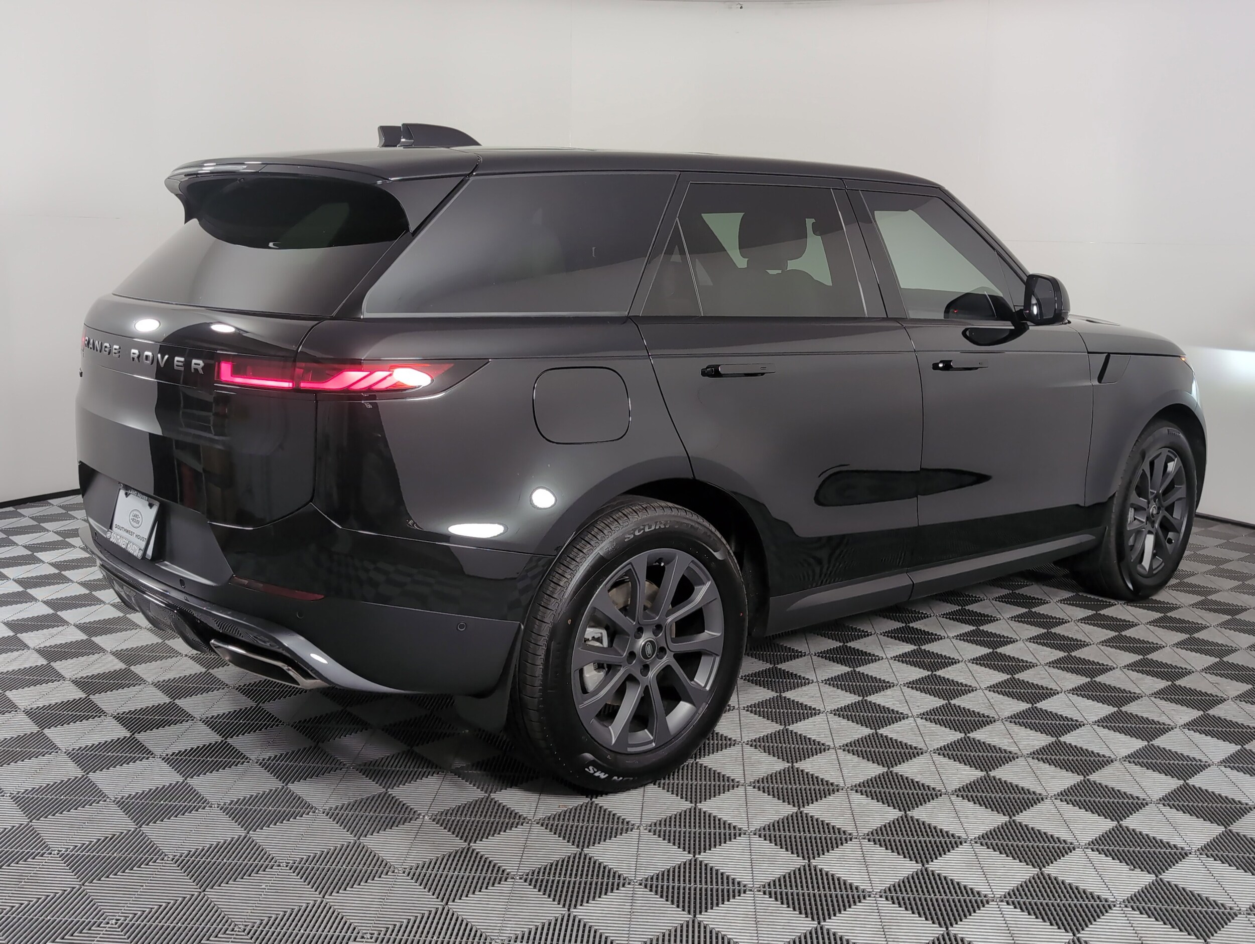 2025 Land Rover Range Rover Sport P360 S photo 2