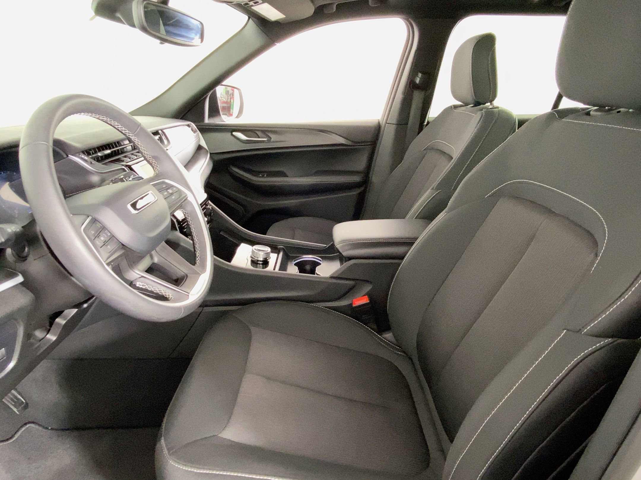 2025 Jeep Grand Cherokee Laredo X photo 4