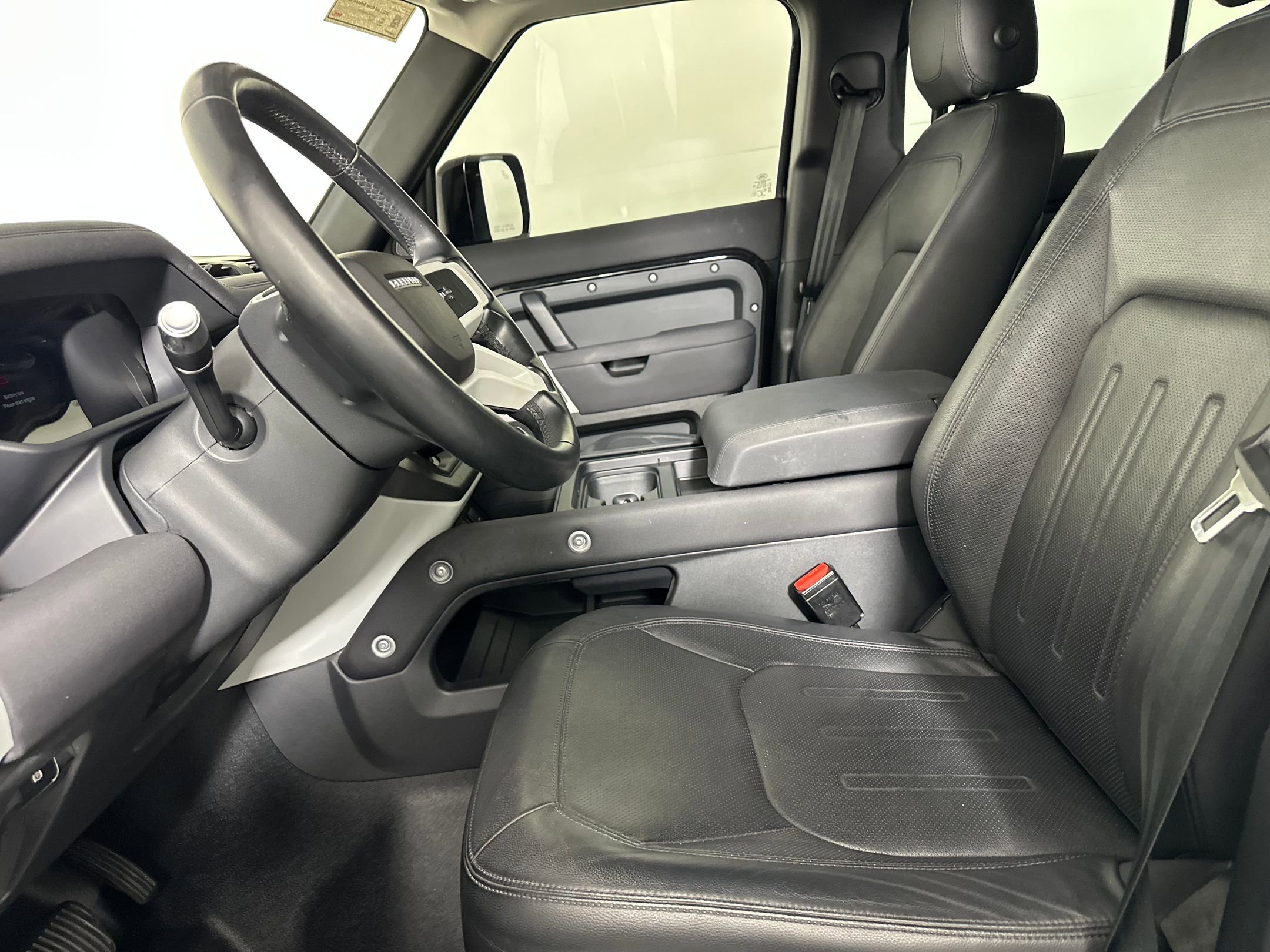 2022 Land Rover Defender 110 SE photo 4