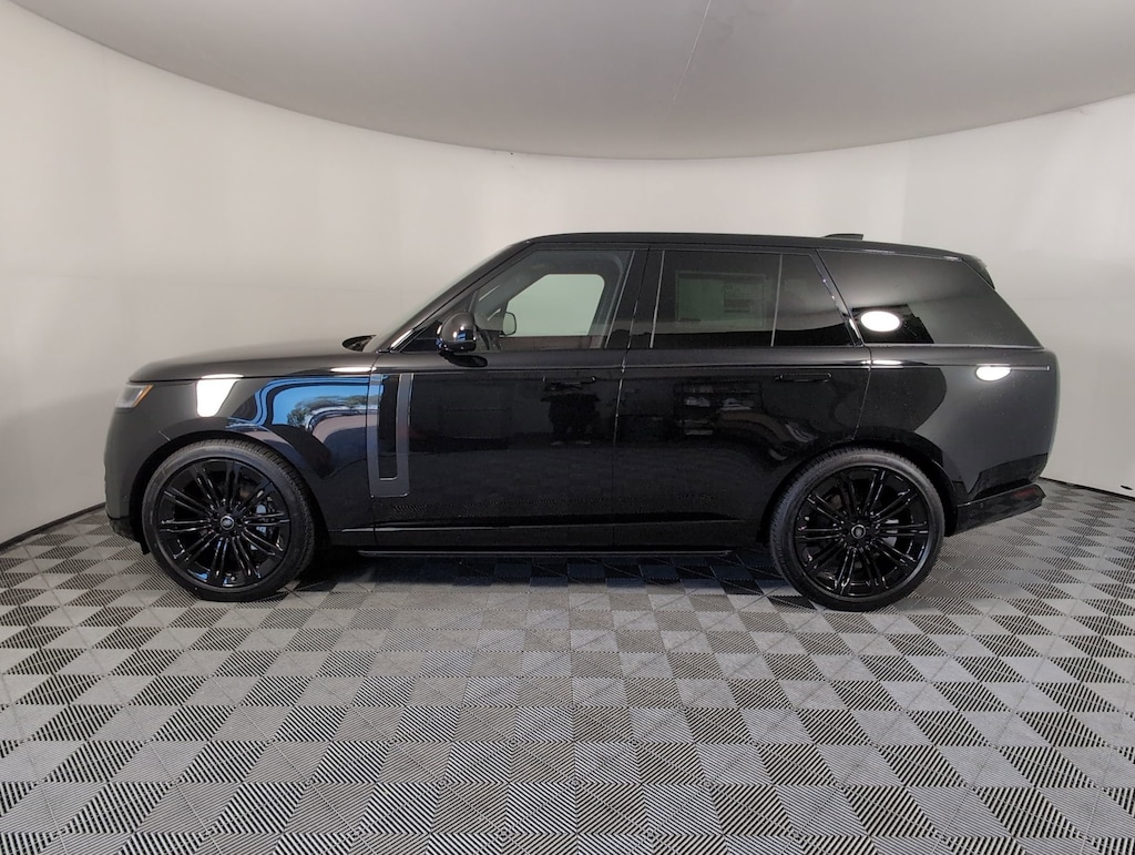 New 2025 Land Rover Range Rover P400 SE SUV