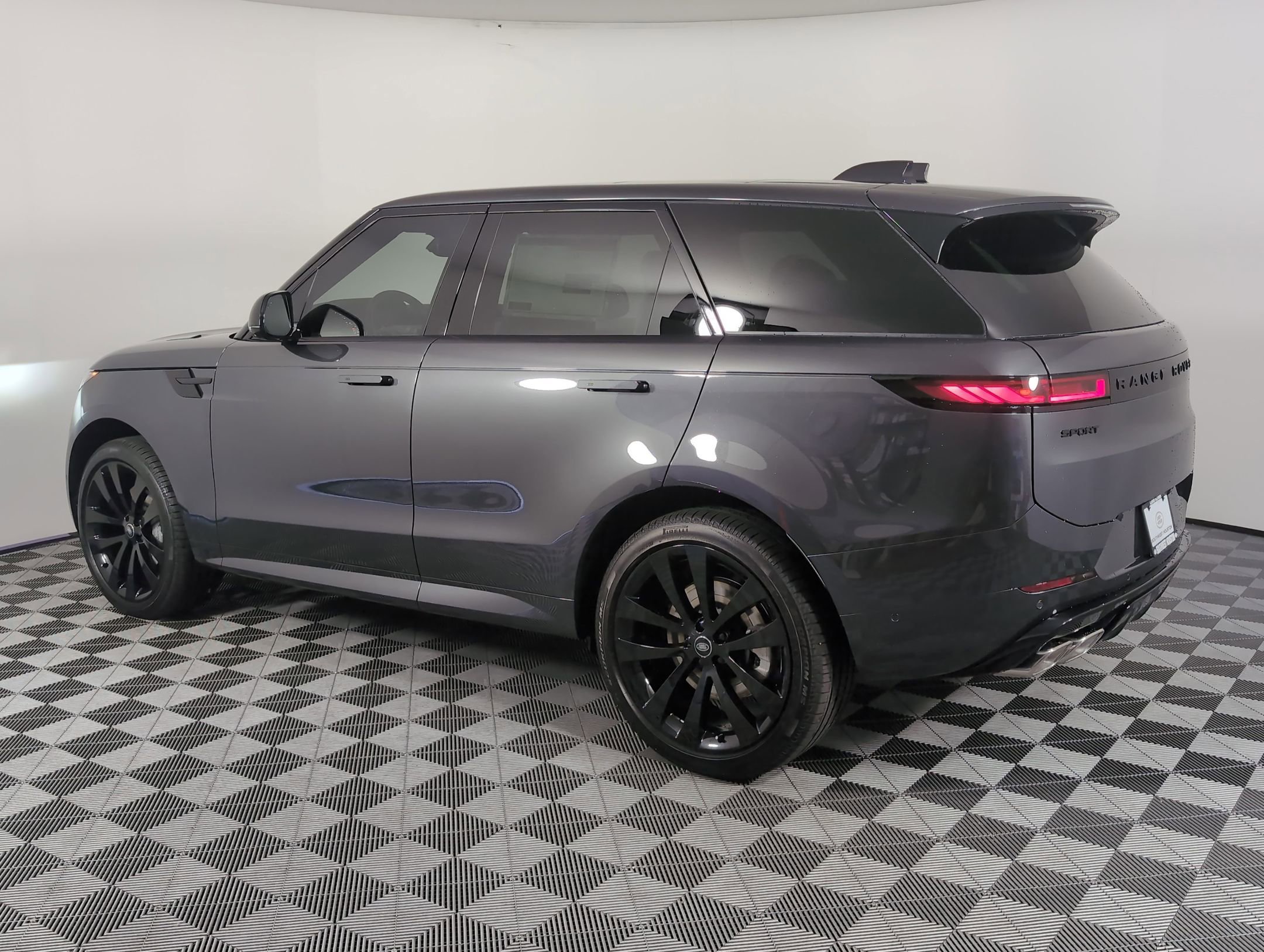 2025 Land Rover Range Rover Sport P530 Dynamic SE photo 3