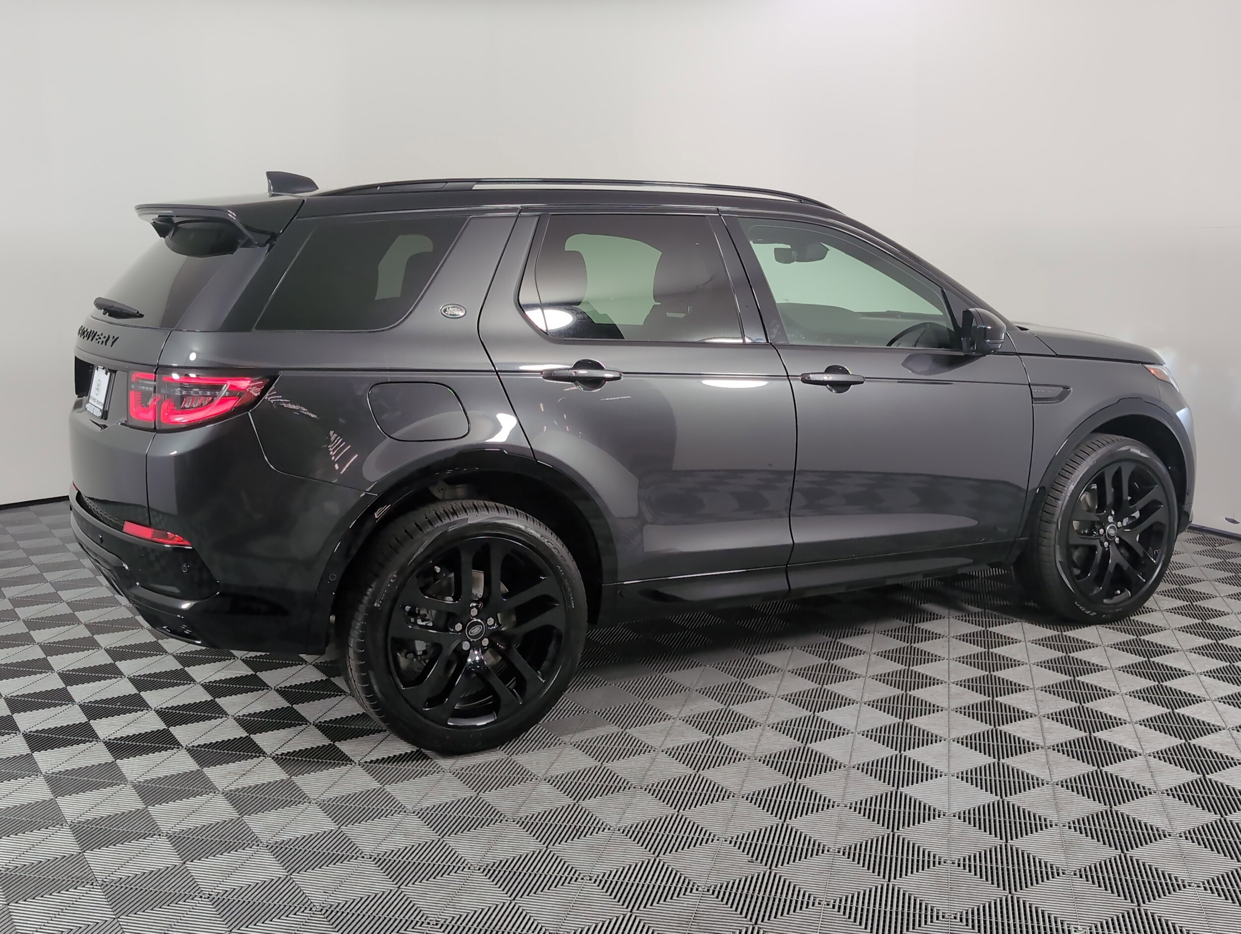 2025 Land Rover Discovery Sport Dynamic SE photo 2