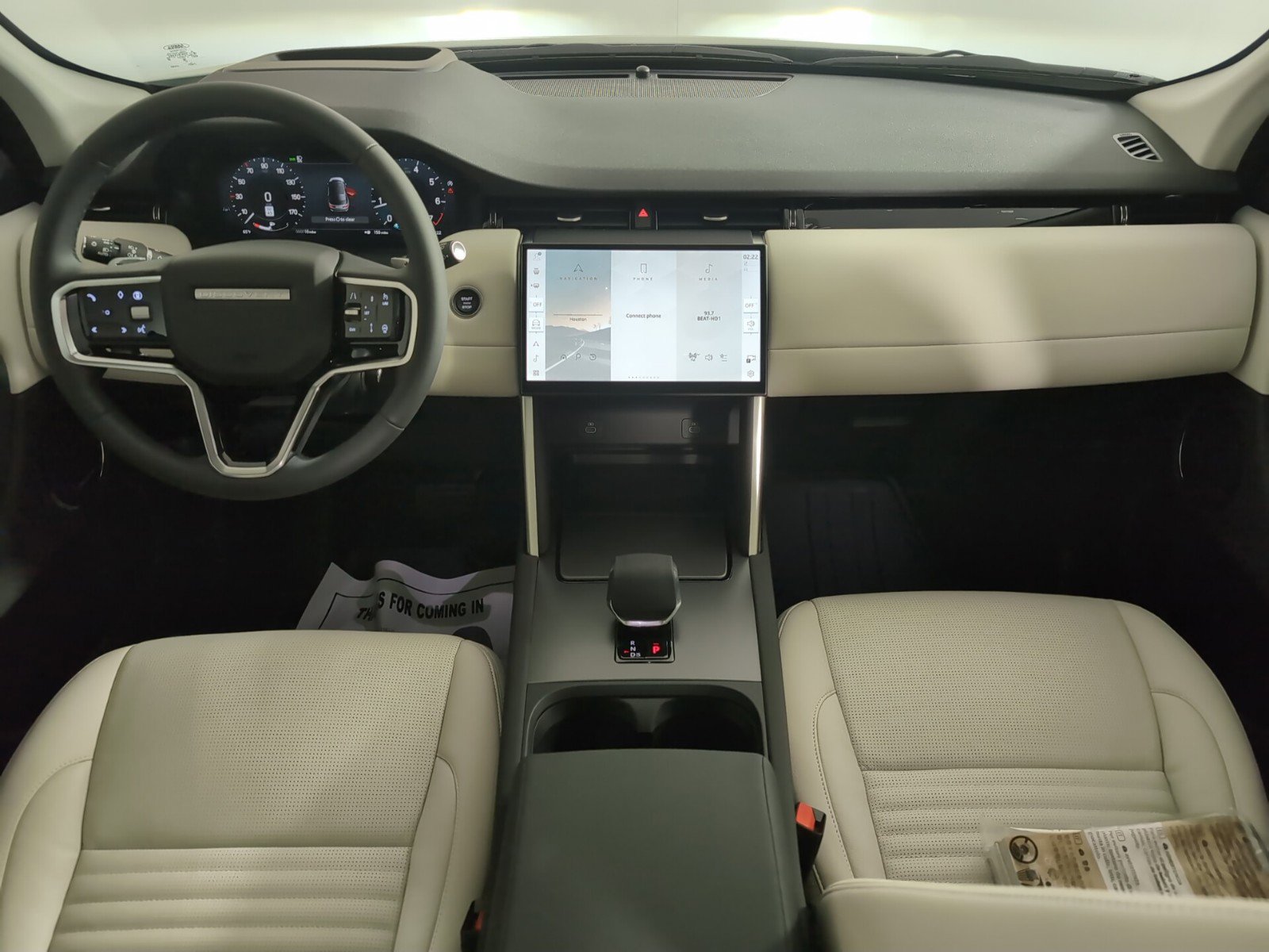 2025 Land Rover Discovery Sport S photo 4