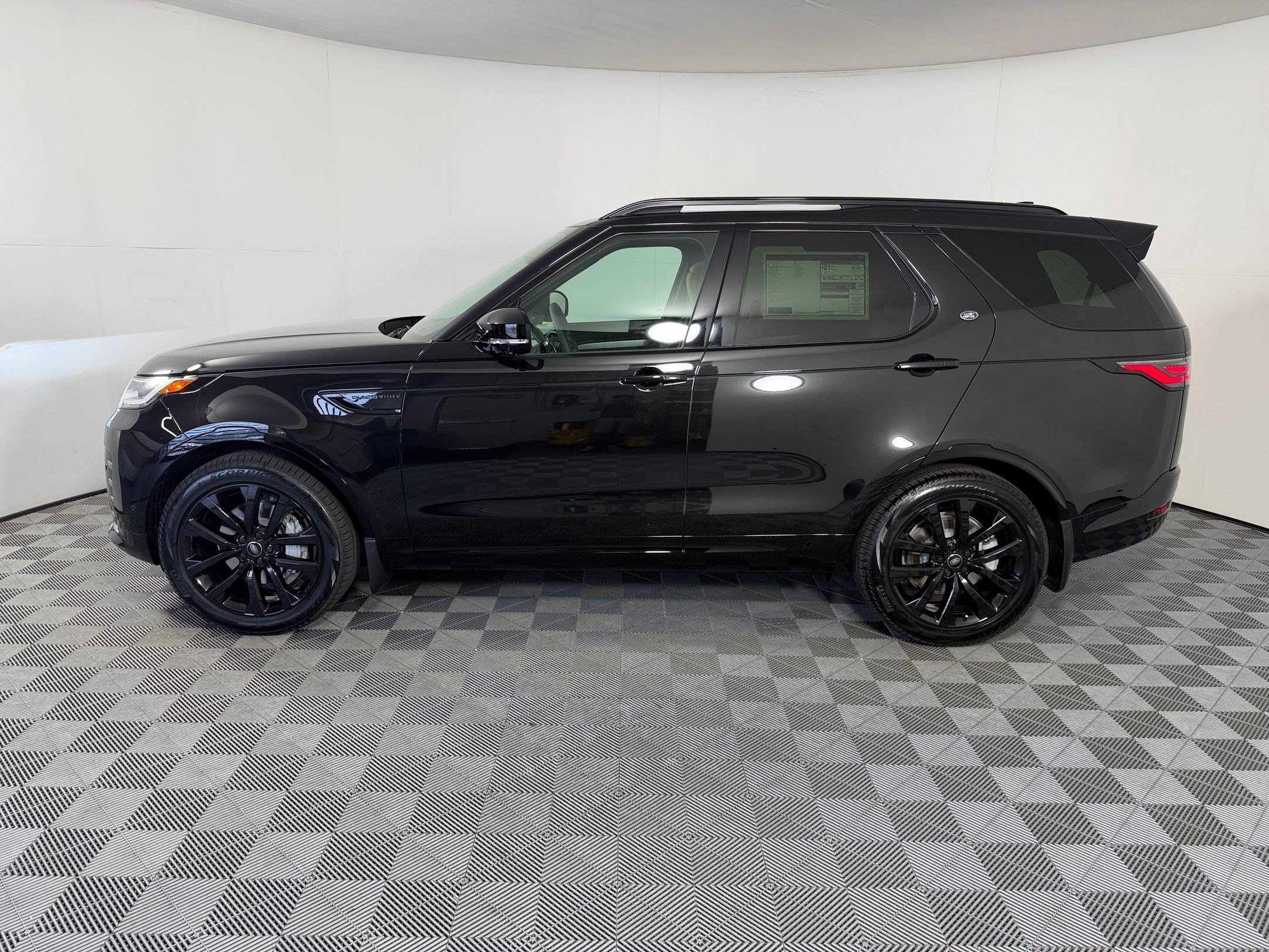 Discovery Dynamic SE SUV