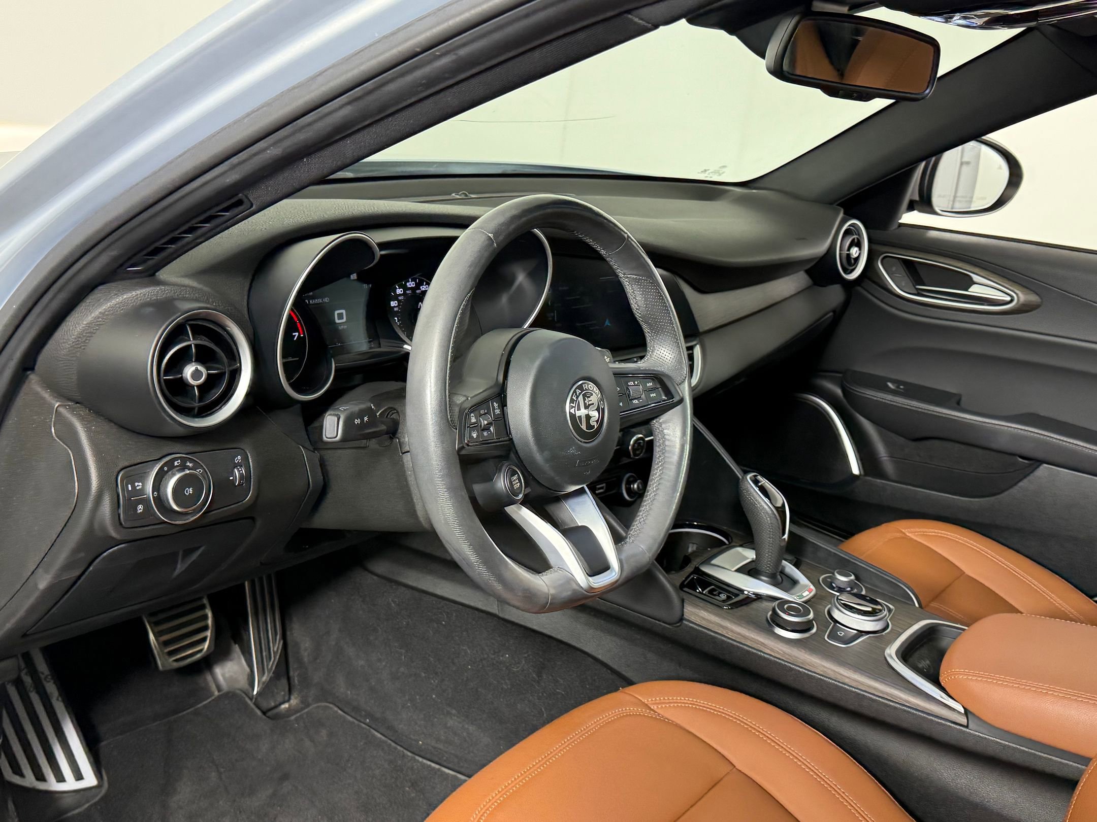 2022 Alfa Romeo Giulia Ti photo 3